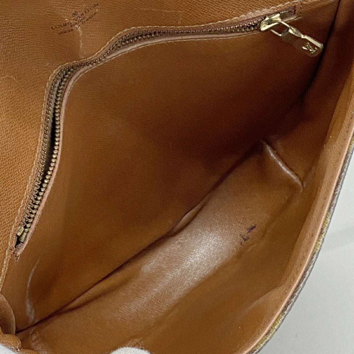 Louis Vuitton Brown Shoulder Bag (Pre-Owned)