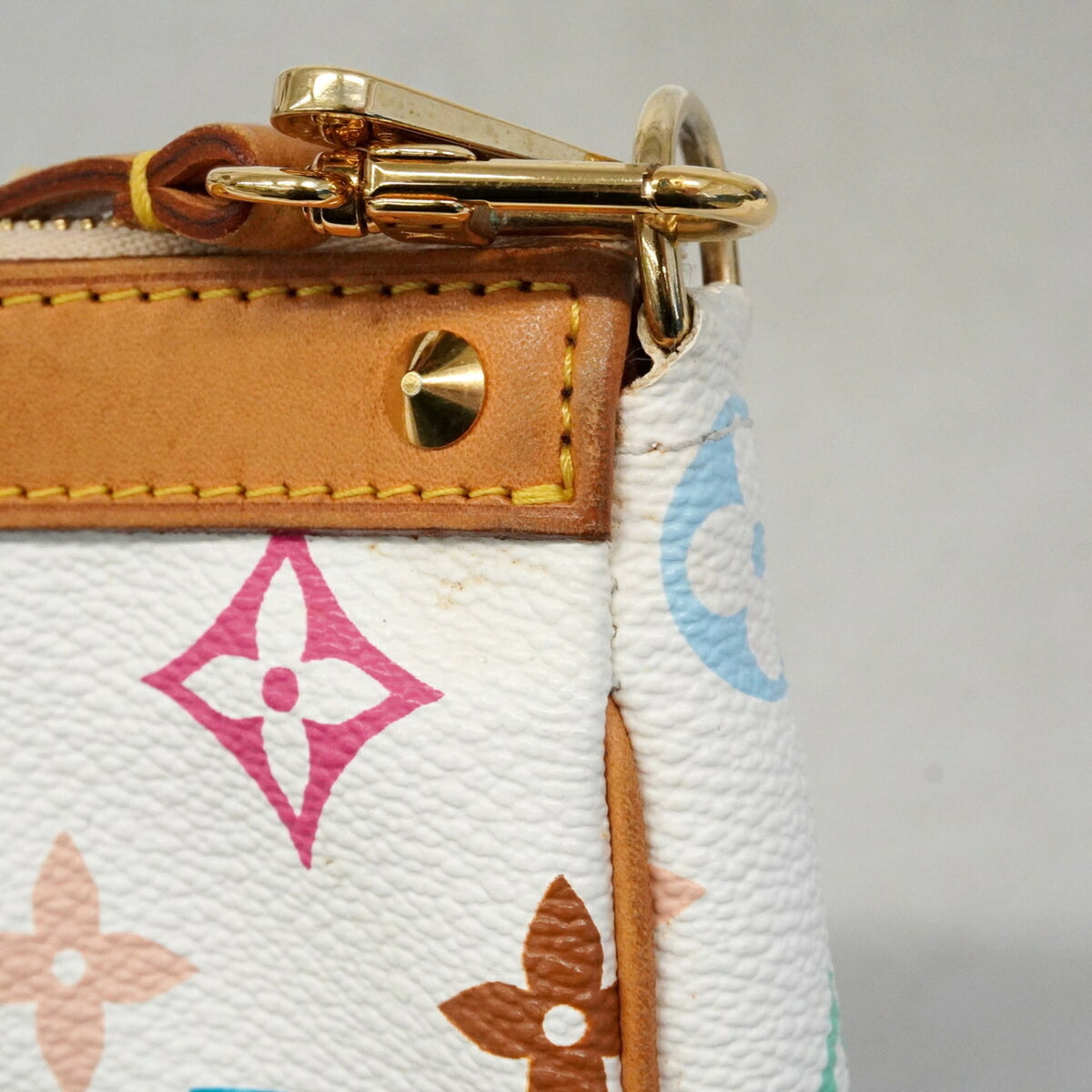 Louis Vuitton Blanc Pouch (Pre-Owned)