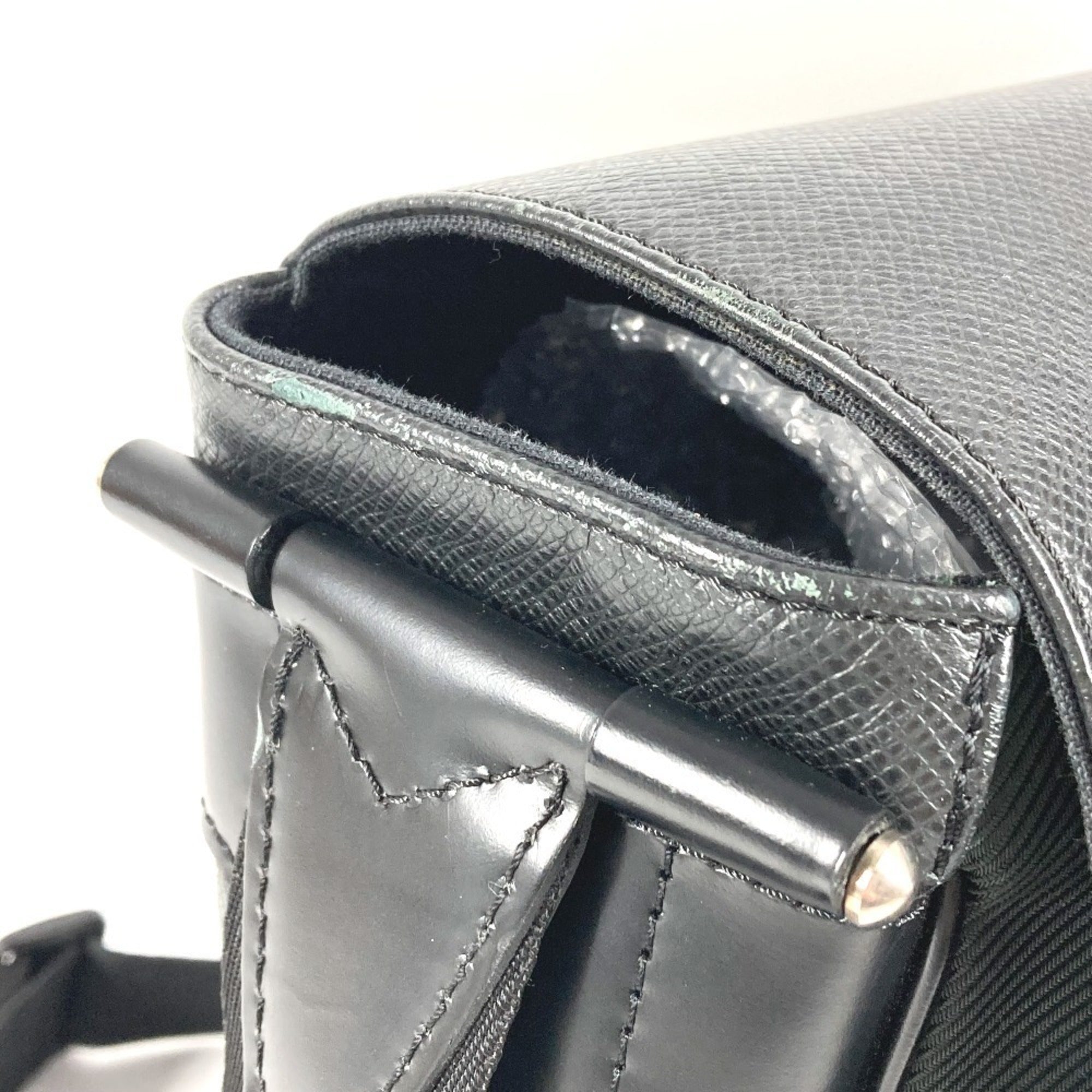 Louis Vuitton Ardoise Black Khaki Taiga Leather Nylon Leather Messenger Bag Shoulder Bag (Pre-Owned)