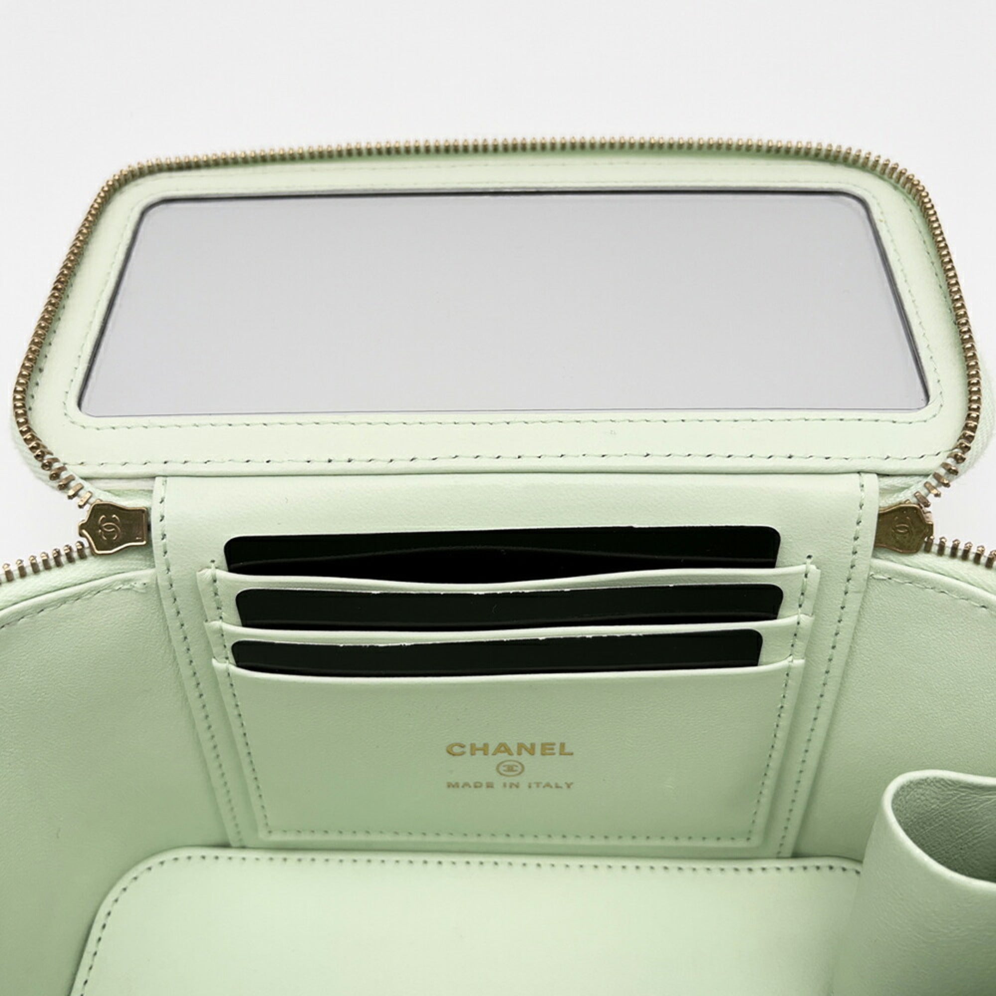 Chanel Light Green Leather Shoulder Bag (Pre-Owned)