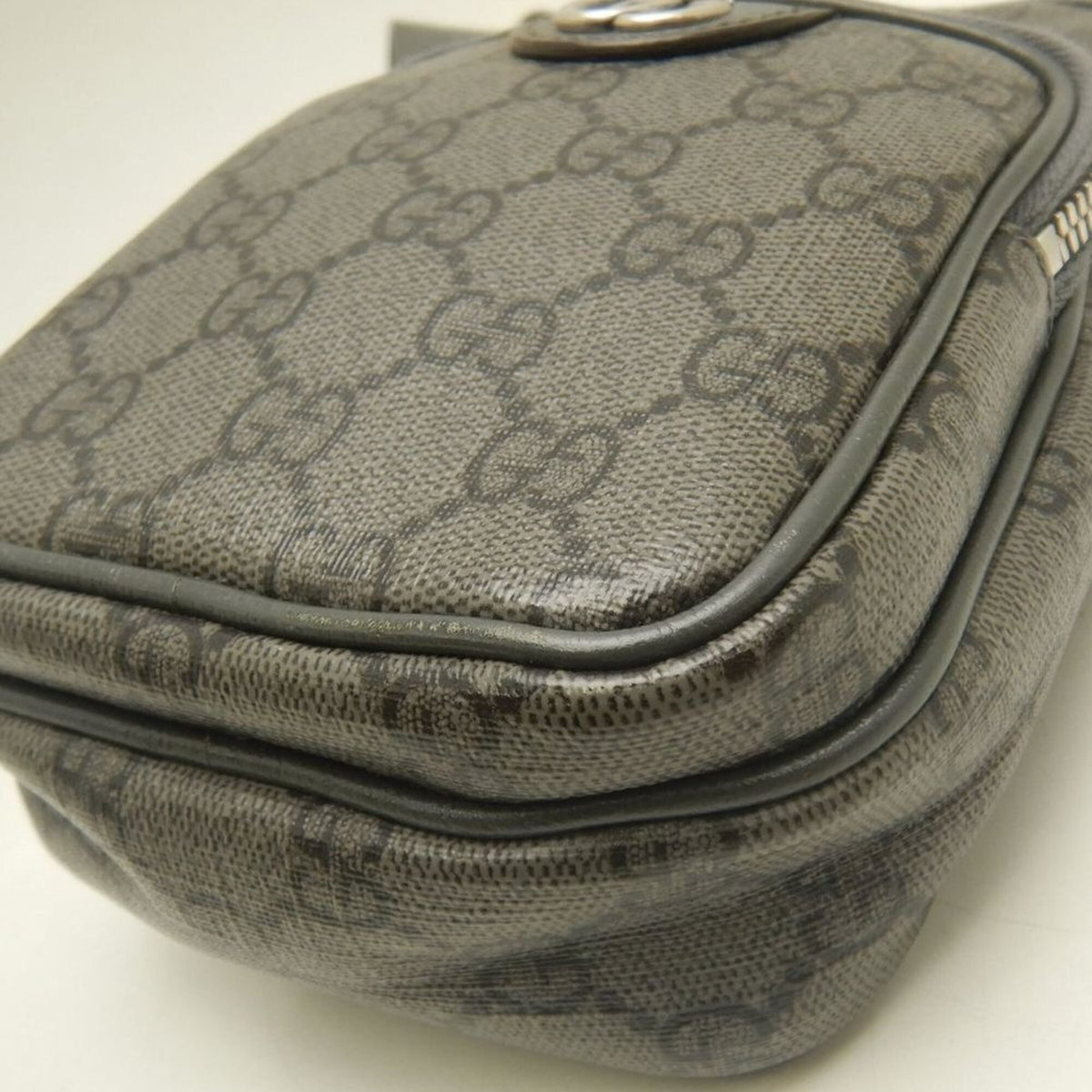 Gucci Gray Gg Supreme Canvas Sling Bag (Pre-Owned)