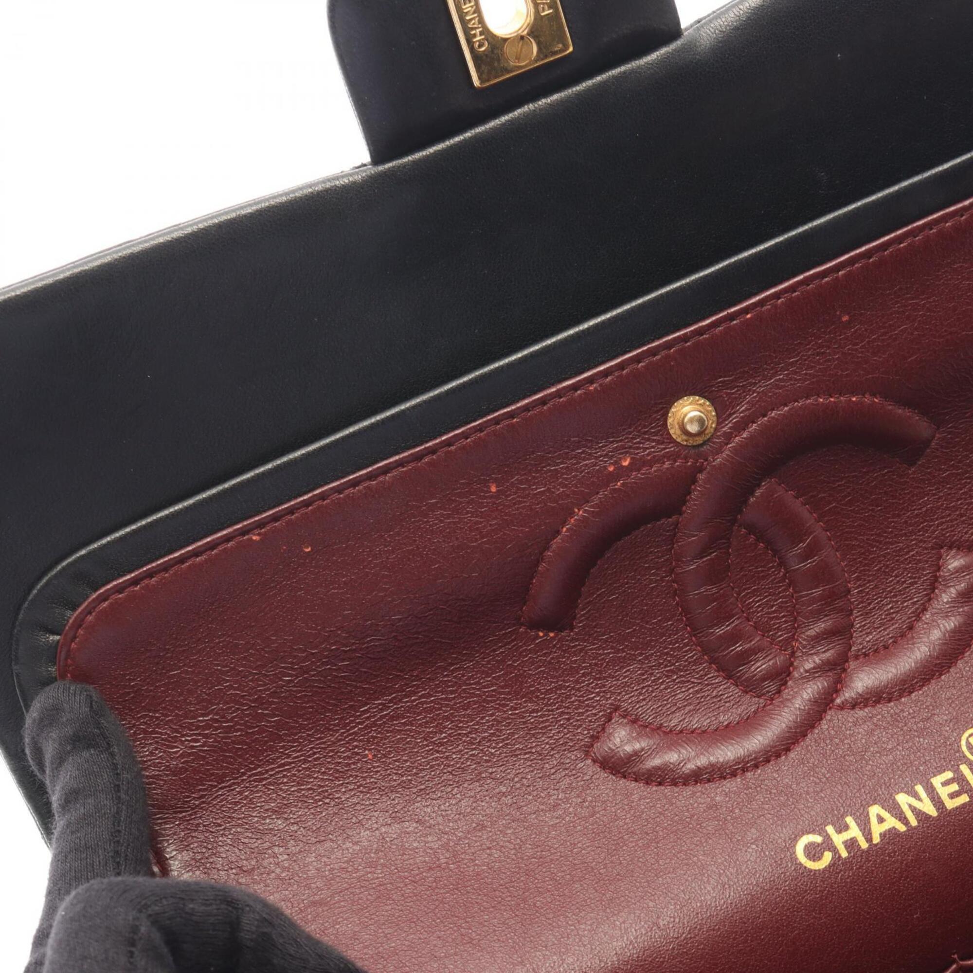 Chanel Black Leather Handbag Shoulder Bag (Pre-Owned)