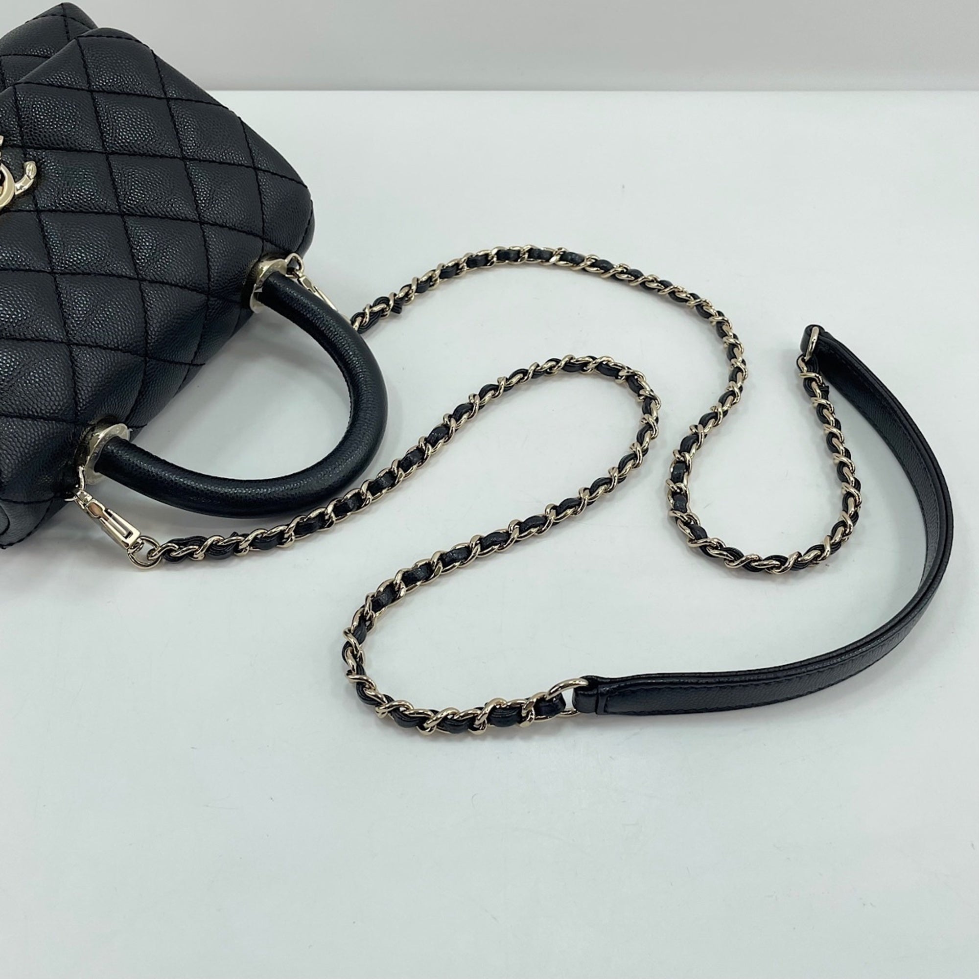Chanel Black Handbag (Pre-Owned)
