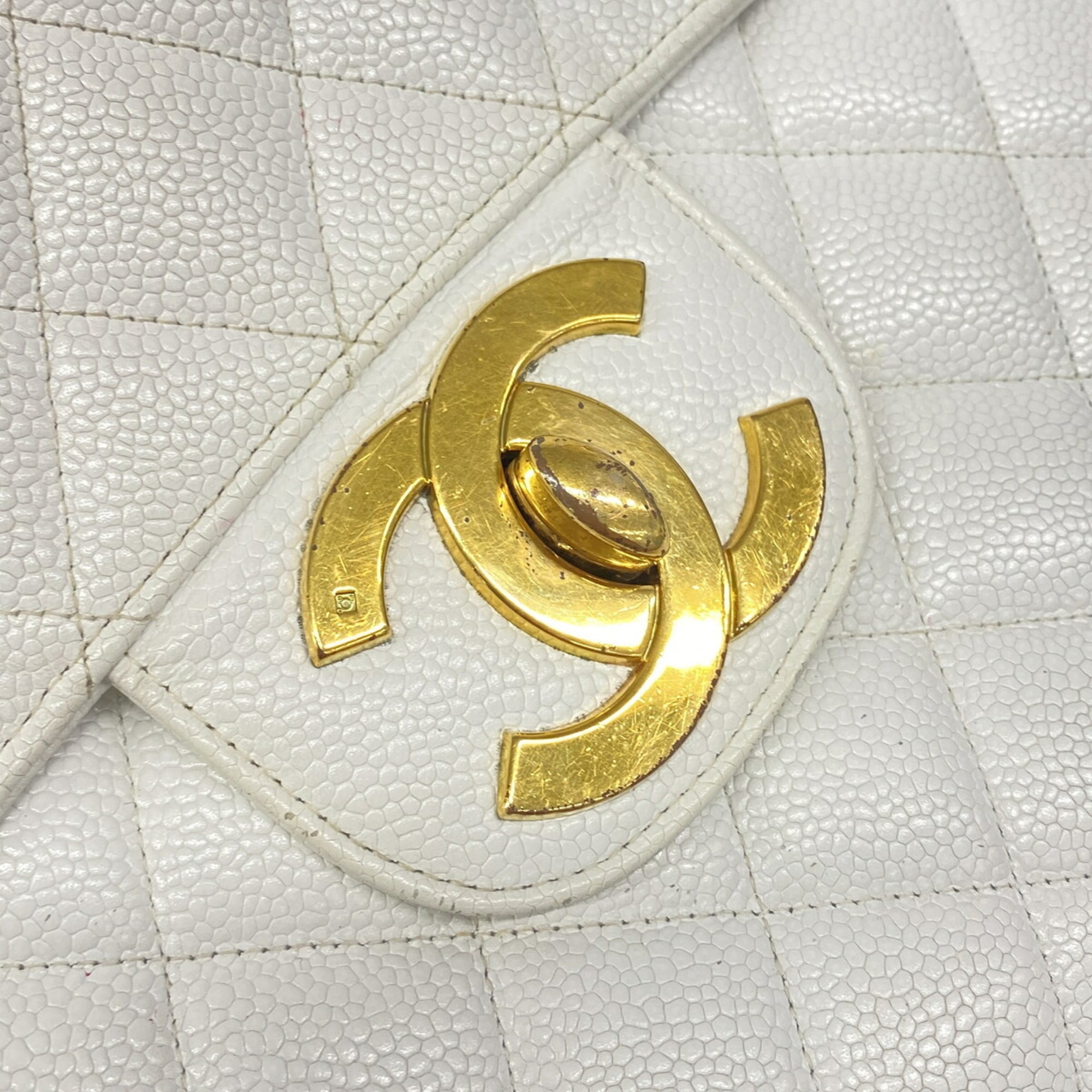 Chanel White Grained Calfskin Shoulder Bag (Pre-Owned)