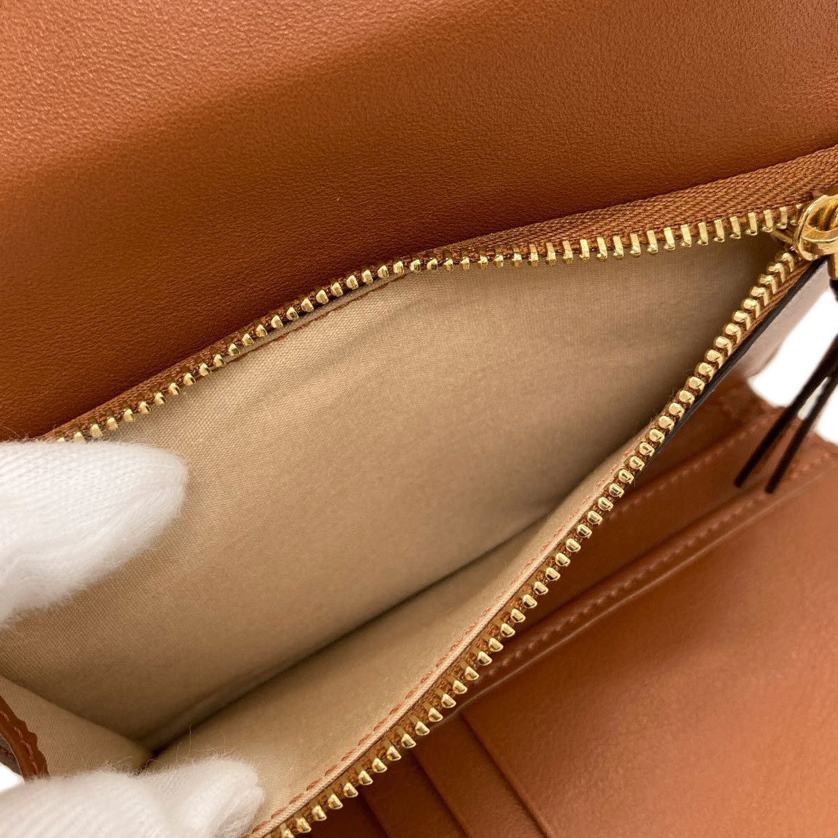 Chloé Brown Leather Long Wallet (Bi-Fold) (Pre-Owned)