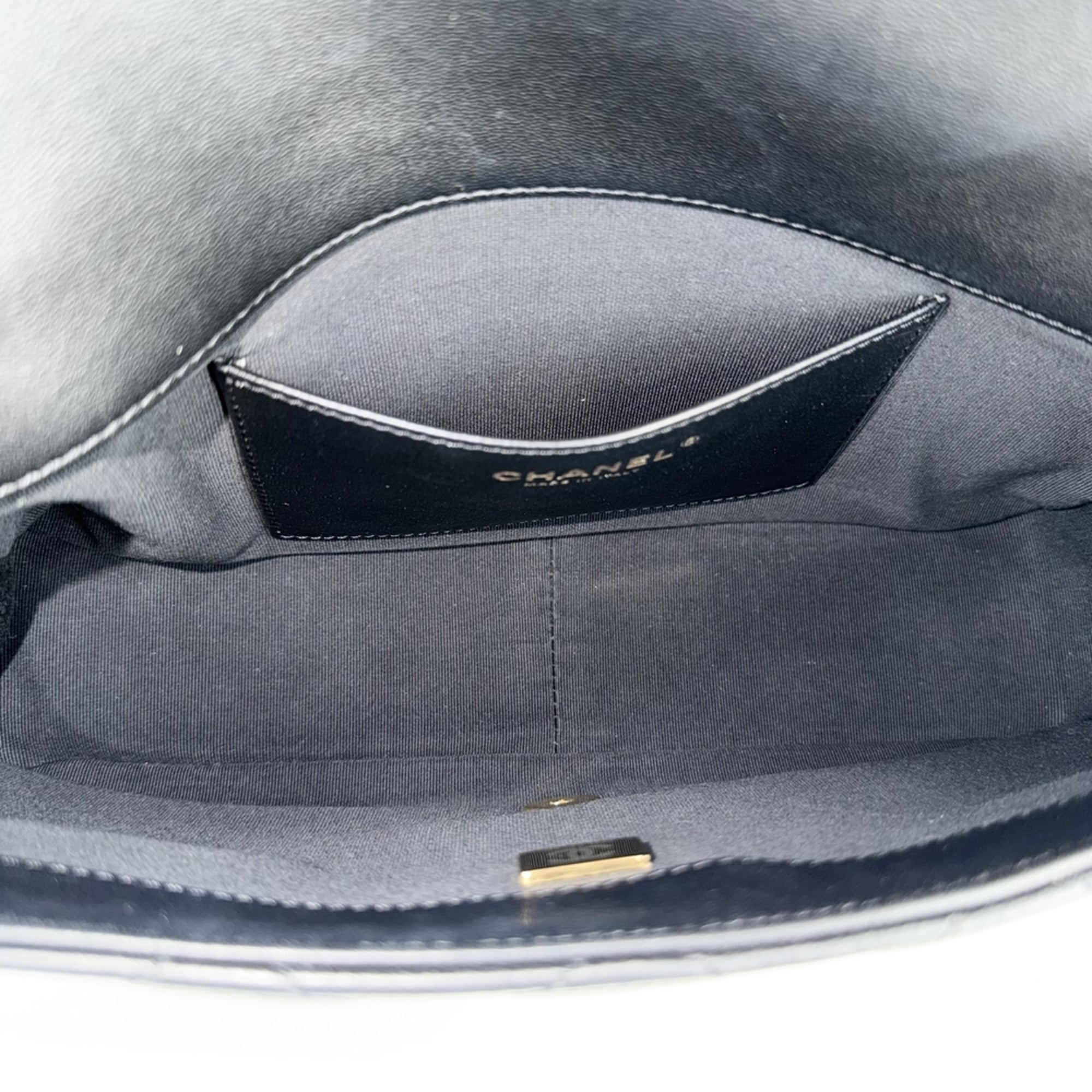 Chanel Matelasse Black Leather Shoulder Bag (Pre-Owned)