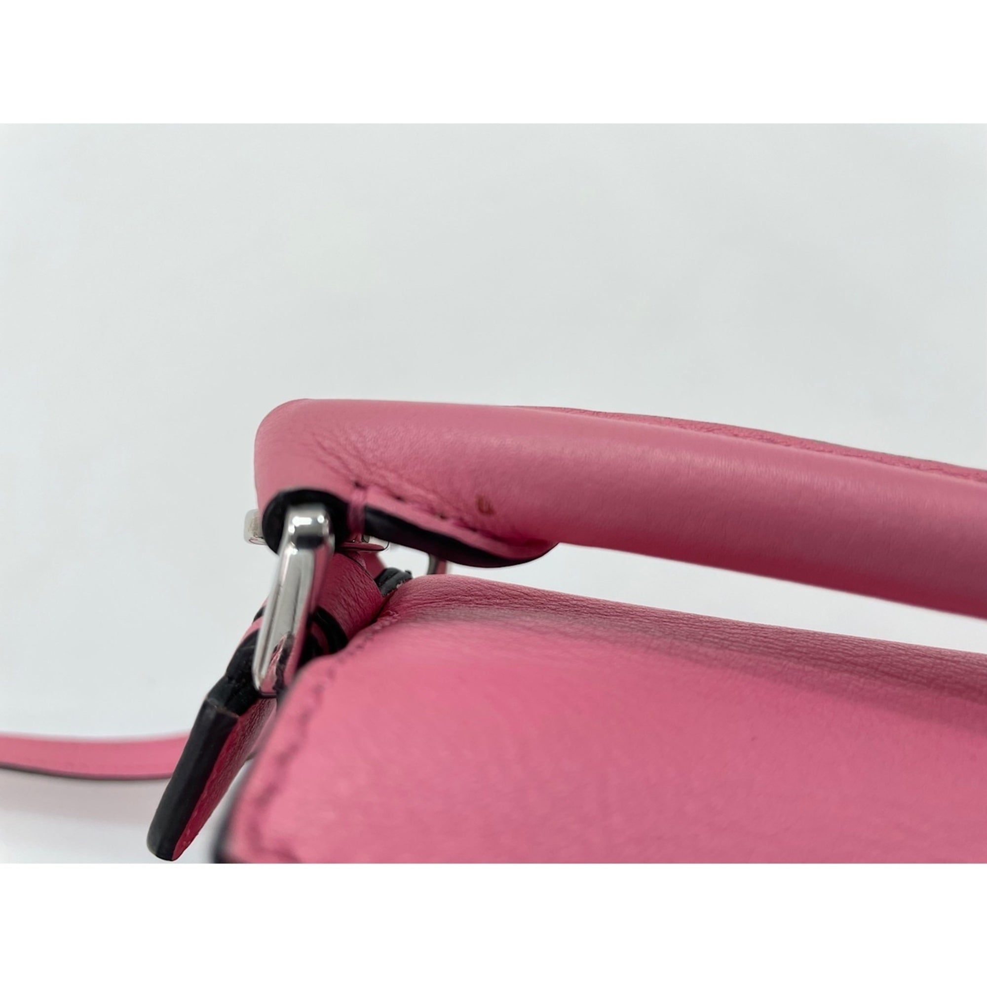 Loewe Pink Shoulder Bag (Pre-Owned)