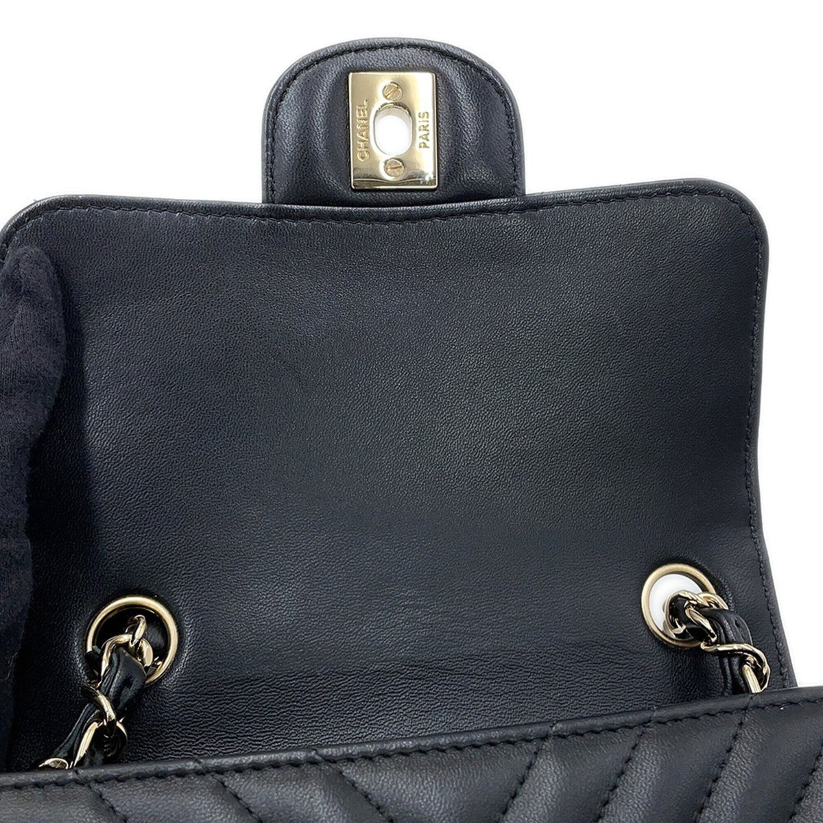 Chanel Black Leather Handbag Shoulder Bag (Pre-Owned)