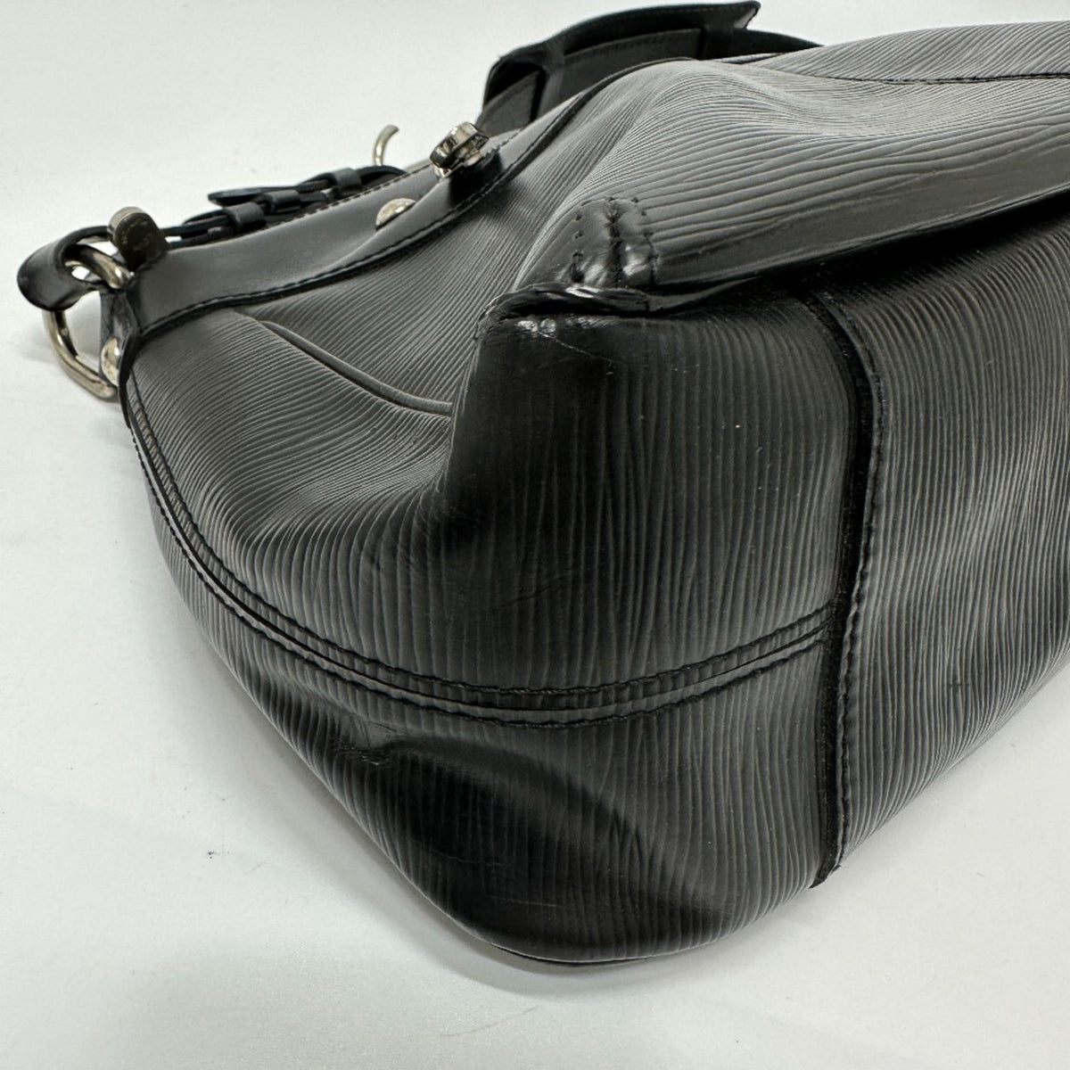 Louis Vuitton Black Leather Handbag (Pre-Owned)