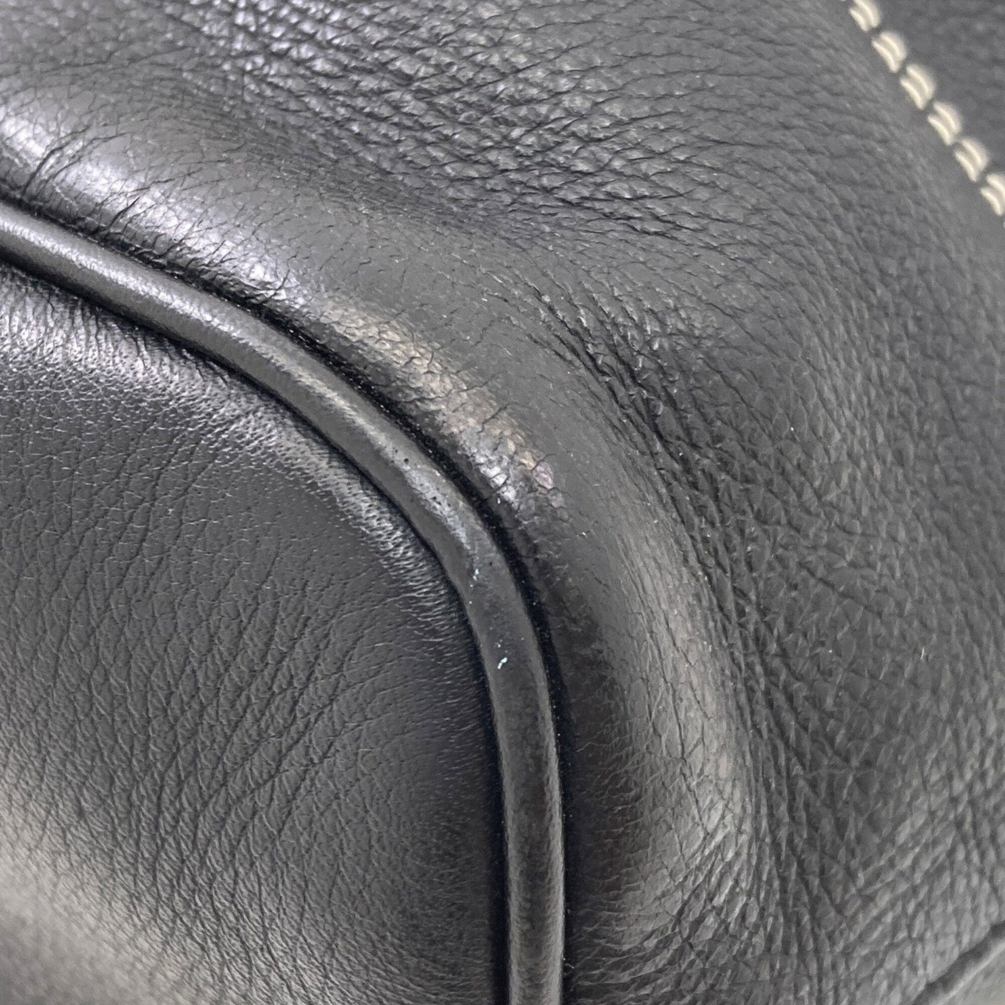 Longchamp Black Leather Shoulder Bag (Pre-Owned)