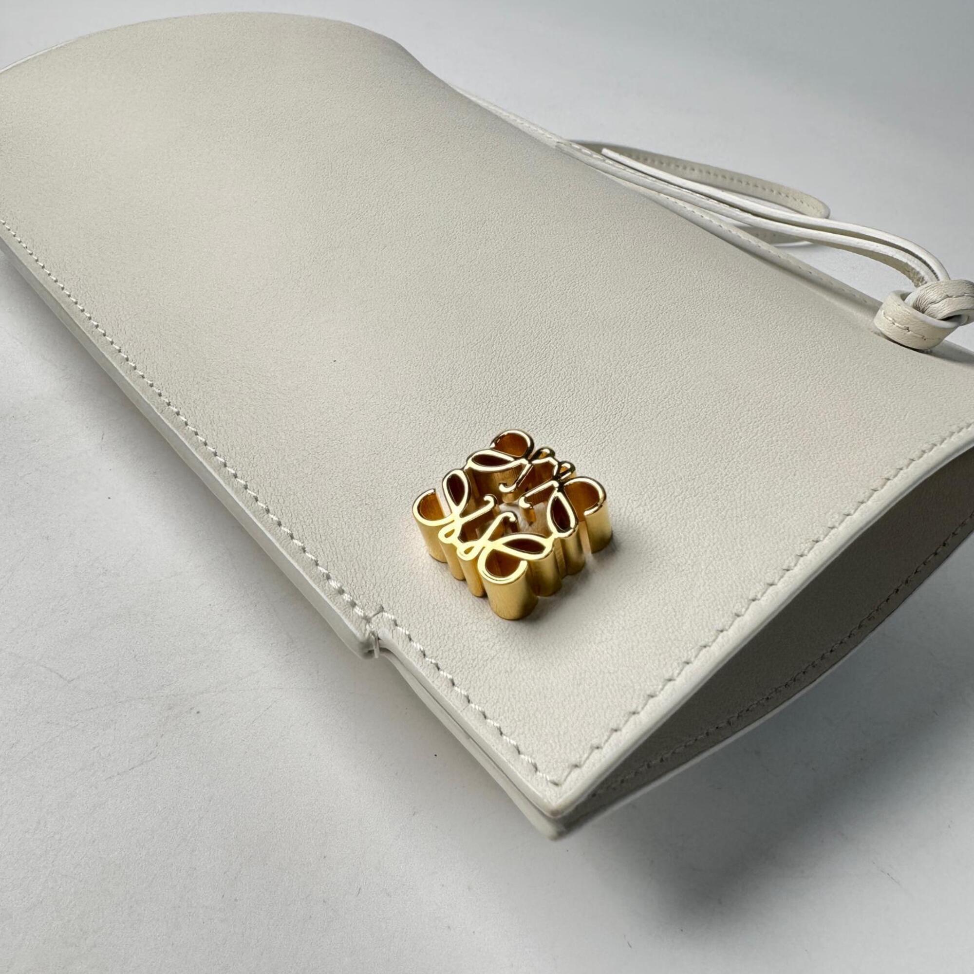 Loewe White Leather Shoulder Bag (Pre-Owned)