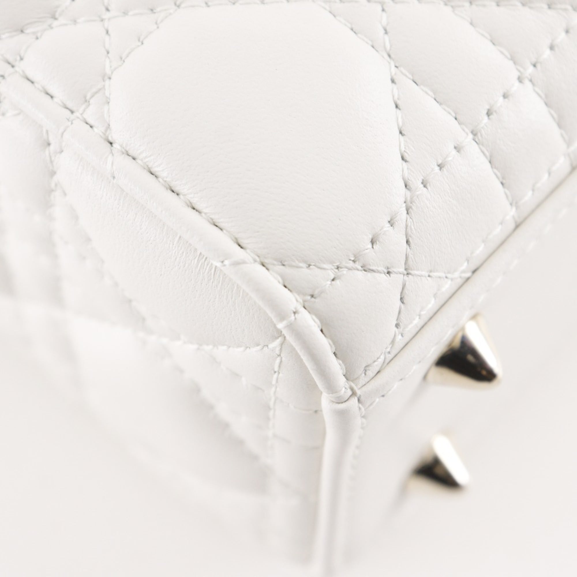 Christian Dior White Leather Handbag (Pre-Owned)