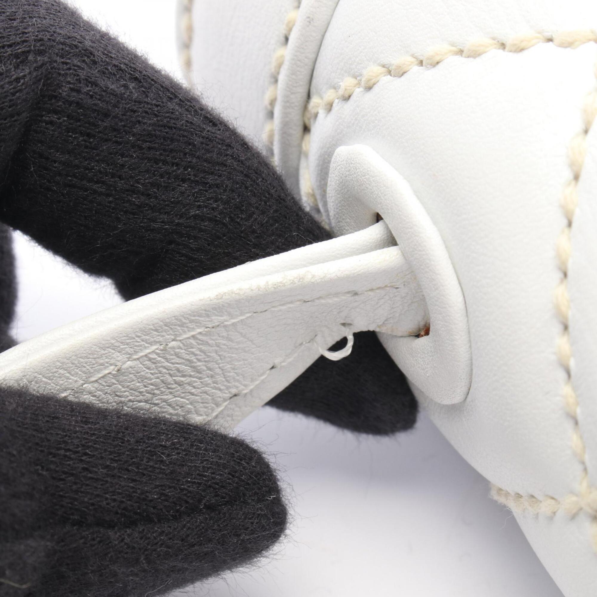 Chanel White Leather Handbag (Pre-Owned)