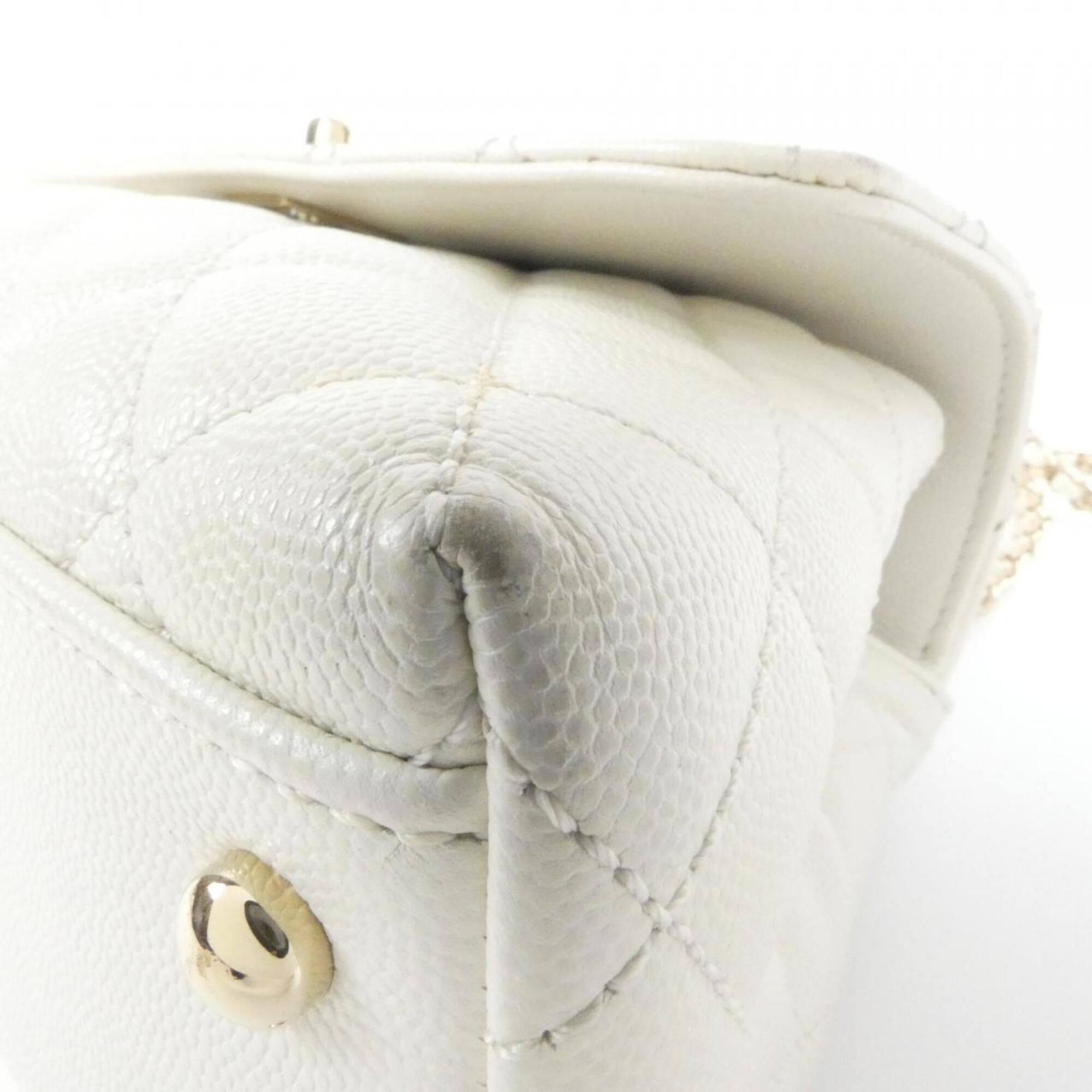 Chanel White Grained Calfskin Handbag (Pre-Owned)
