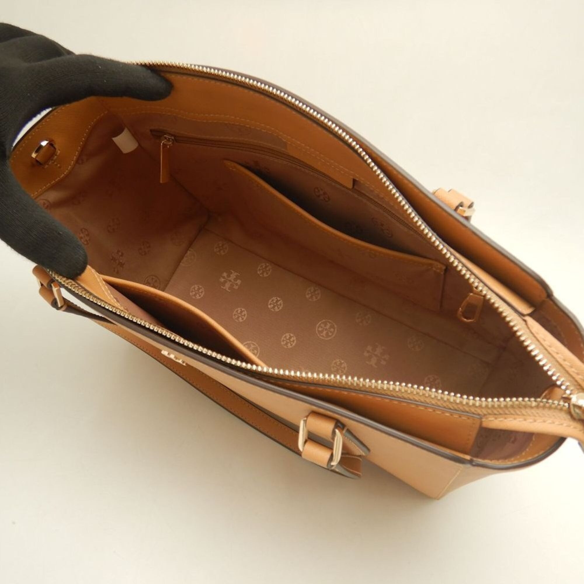 Tory Burch Camel Leather Tote Bag (Pre-Owned)
