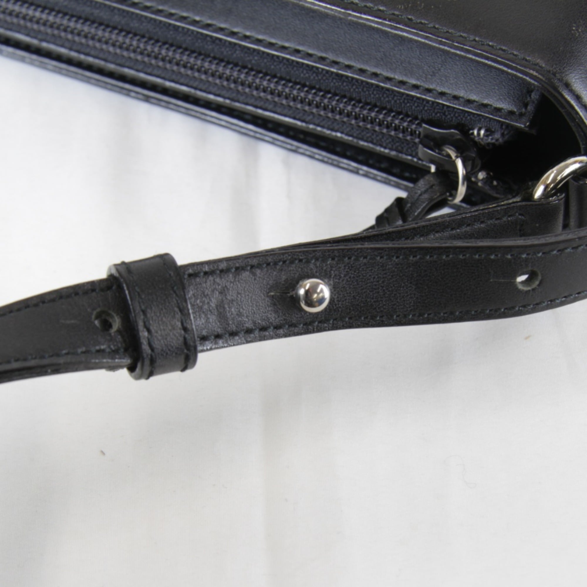 Burberry Black Gray Leather Suede Shoulder Bag (Pre-Owned)