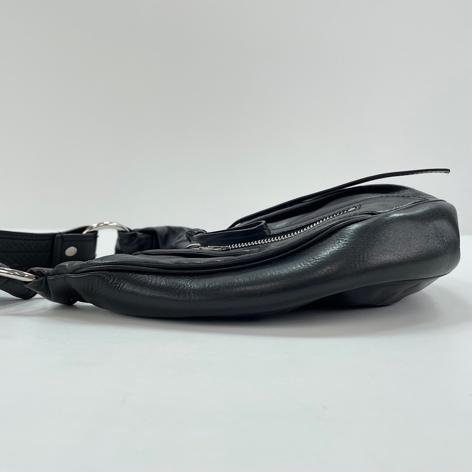 Yves Saint Laurent Black Shoulder Bag (Pre-Owned)