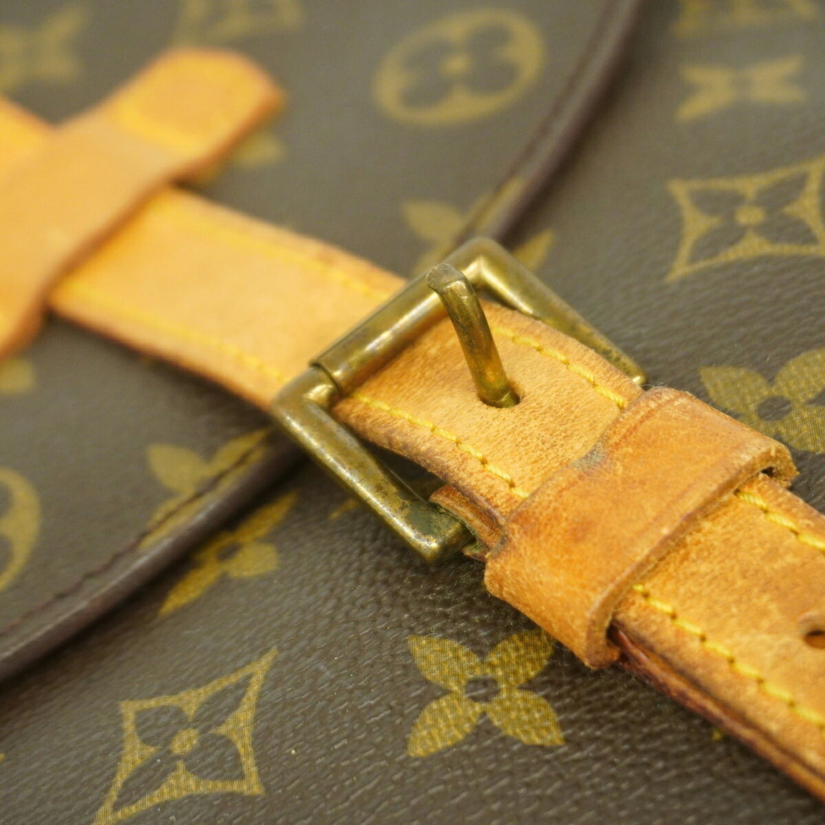 Louis Vuitton Brown Shoulder Bag (Pre-Owned)