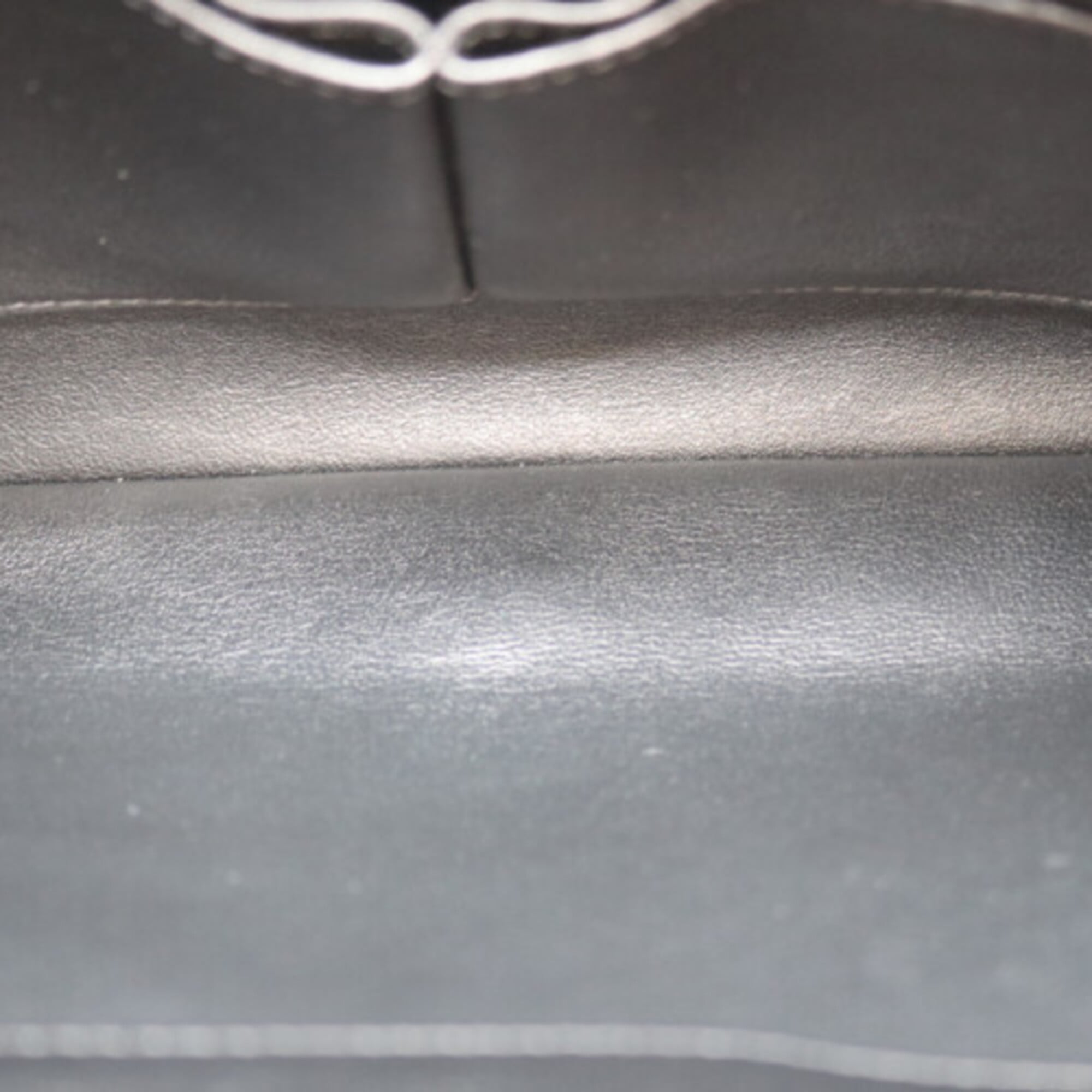 Chanel Black Leather Shoulder Bag (Pre-Owned)