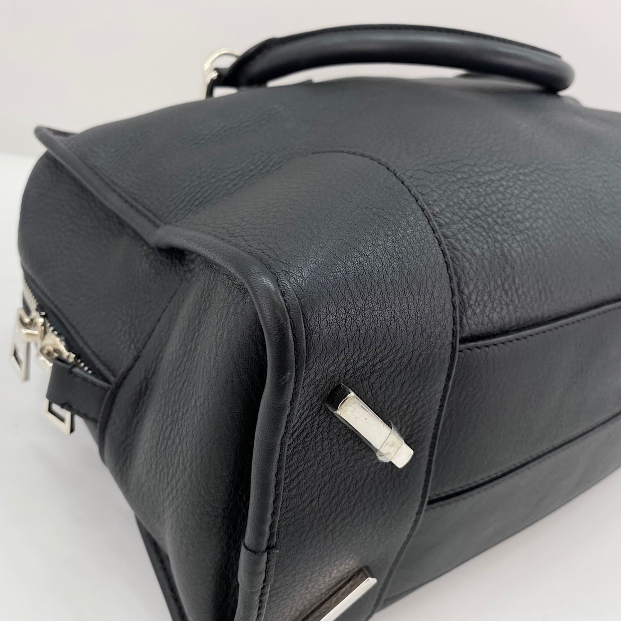Loewe Black Leather Handbag (Pre-Owned)