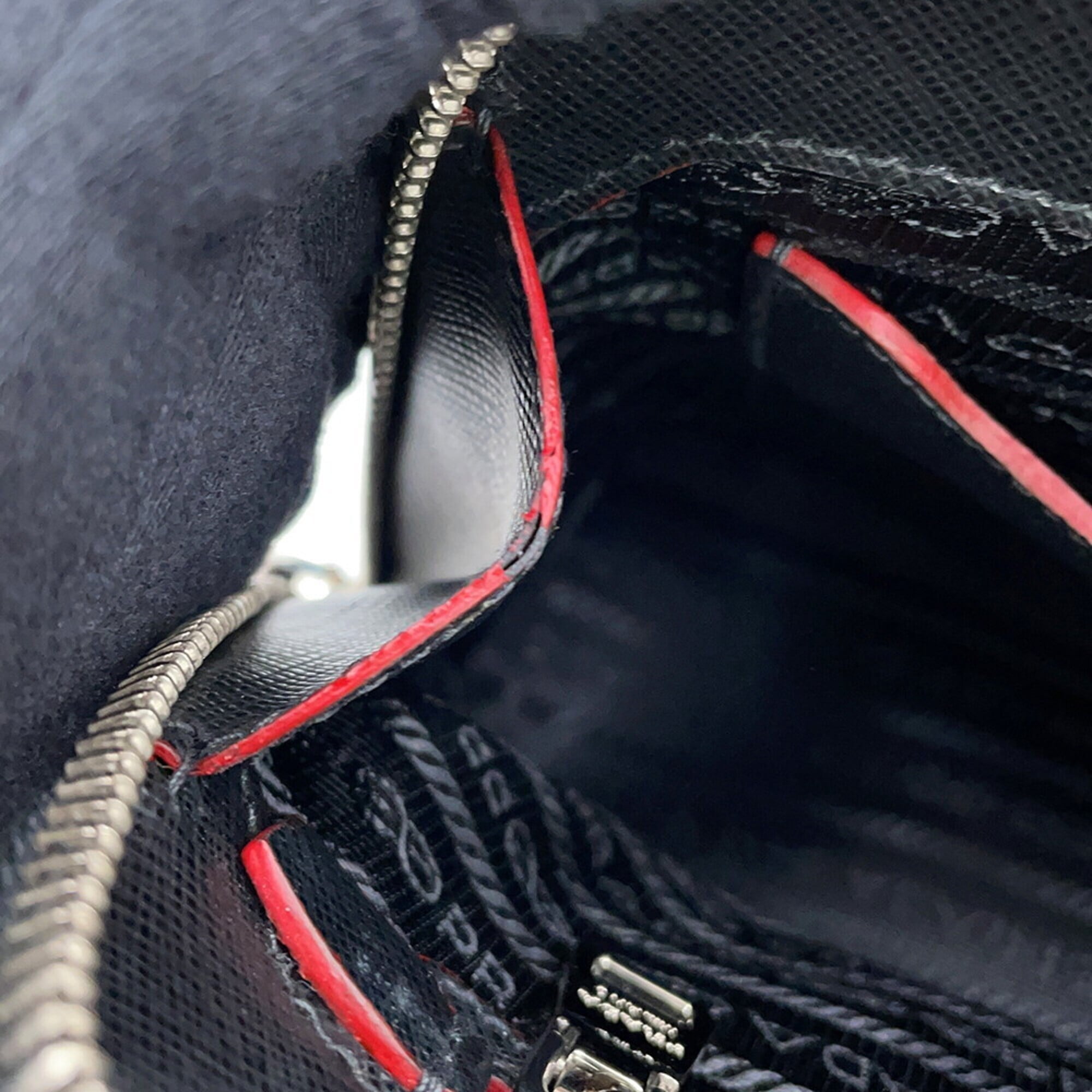 Prada Black Red Color Leather Handbag (Pre-Owned)