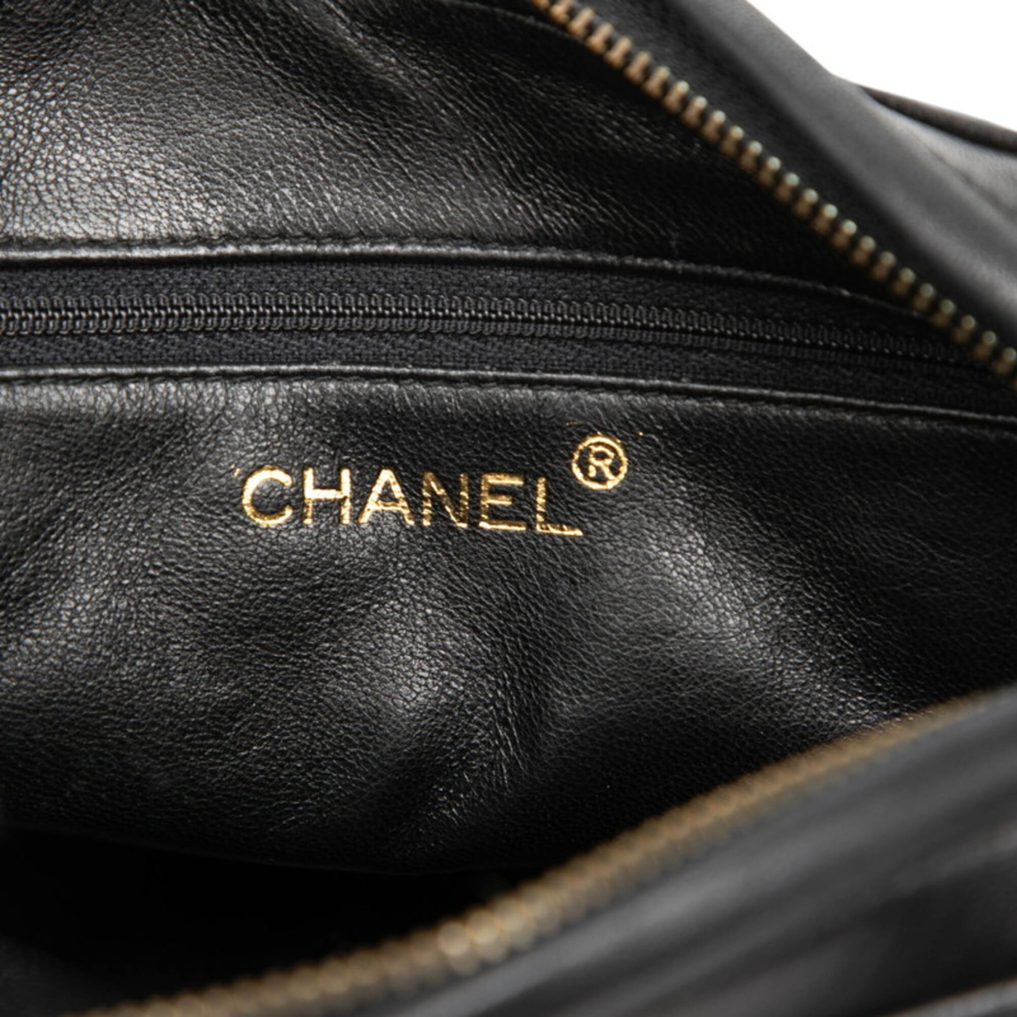 Chanel Black Leather Shoulder Bag (Pre-Owned)