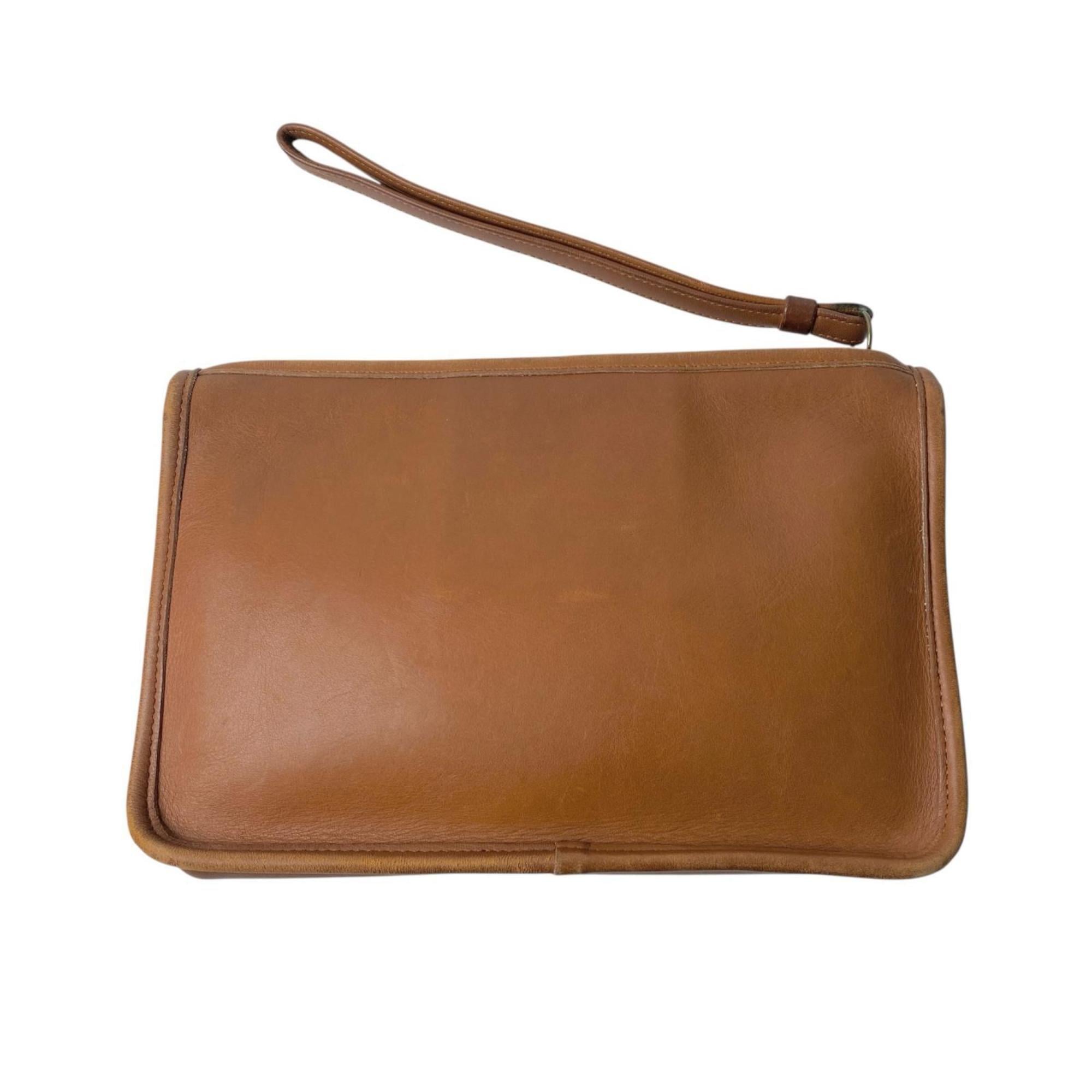 Coach Brown Leather Clutch Bag (Pre-Owned)