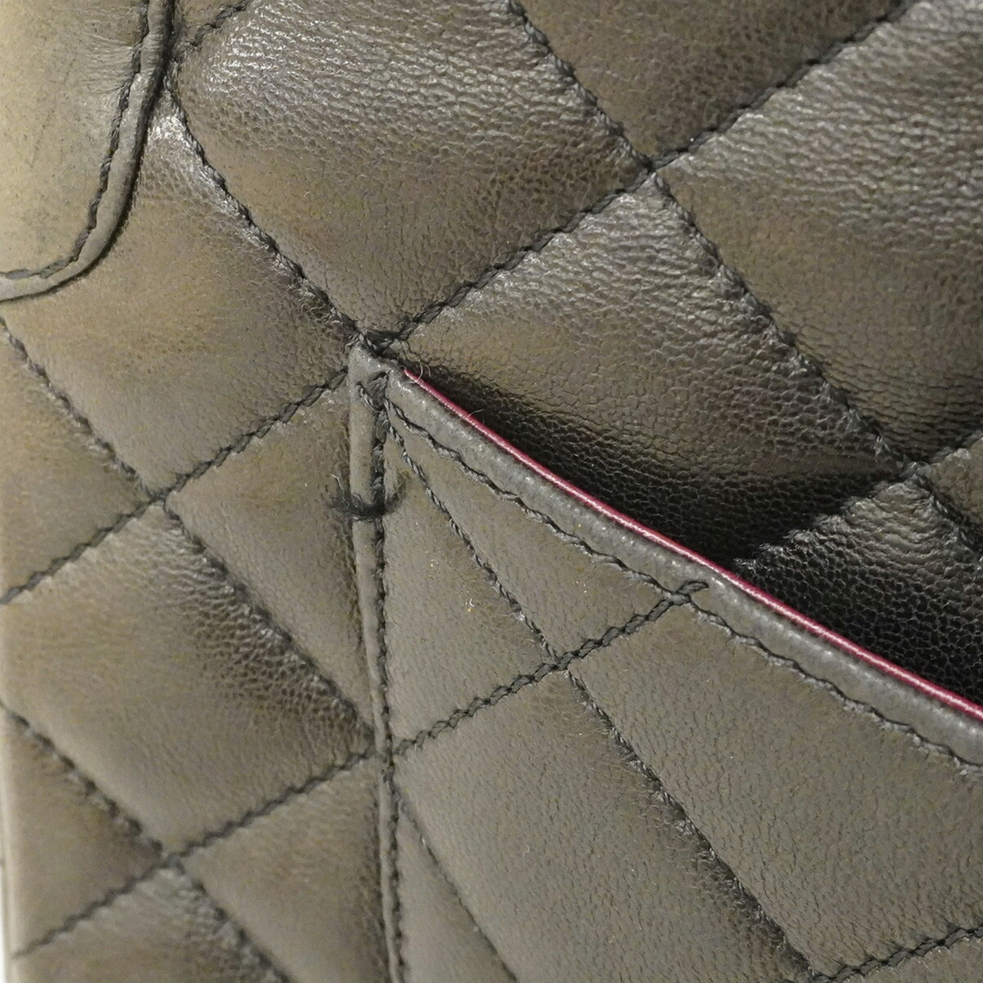 Chanel Black Leather Shoulder Bag (Pre-Owned)
