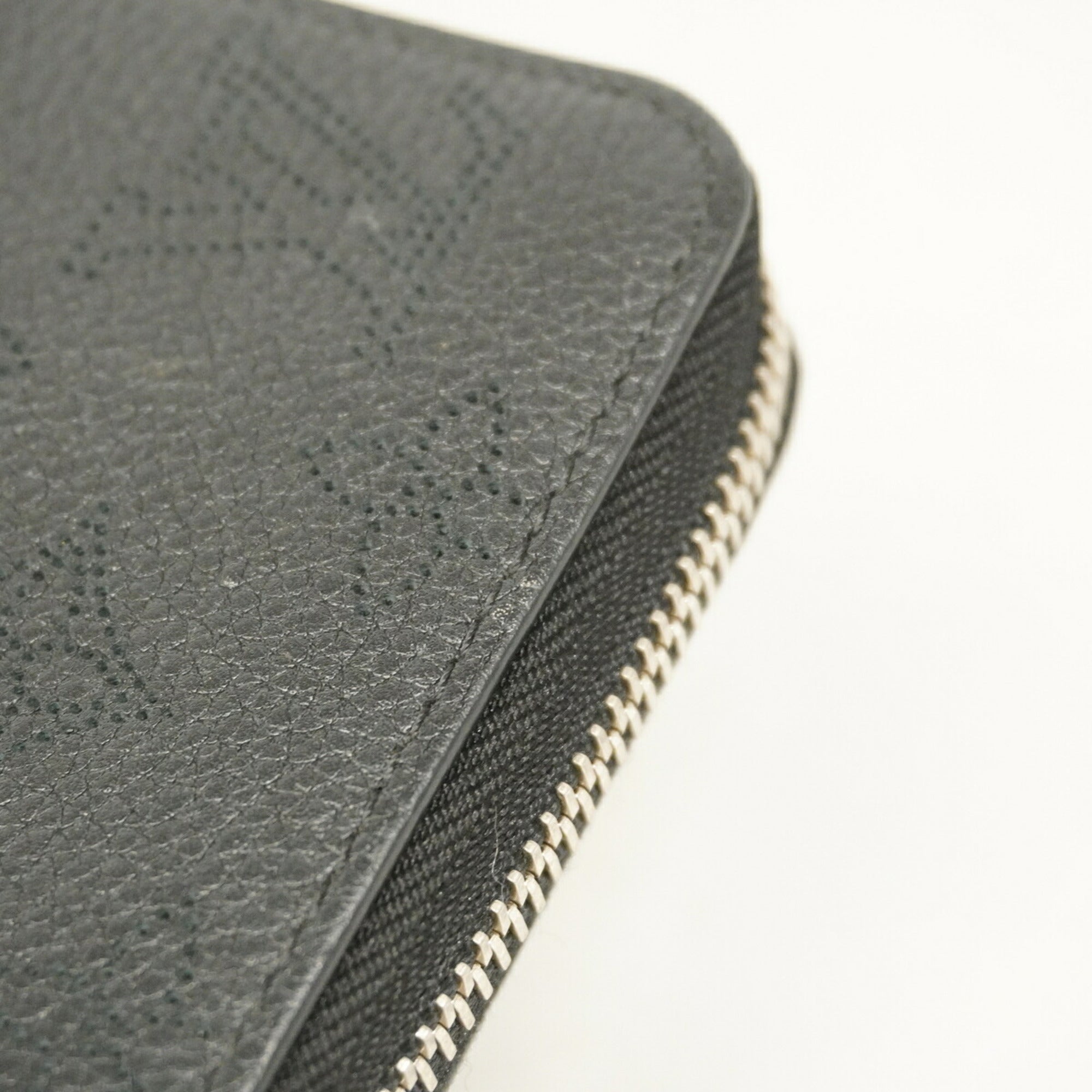 Louis Vuitton Noir Long Wallet (Bi-Fold) (Pre-Owned)