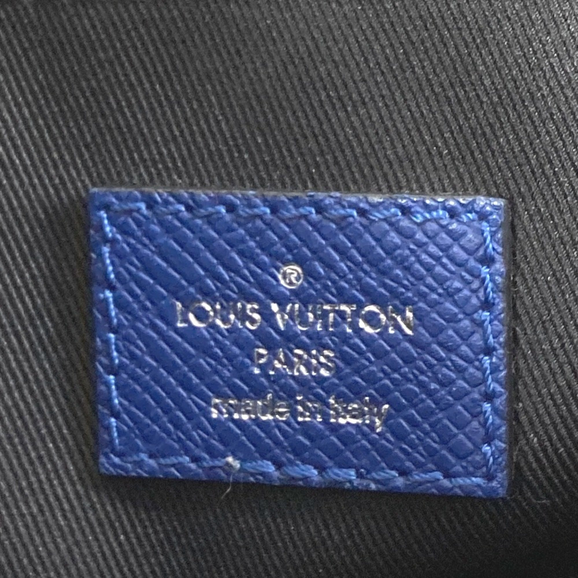 Louis Vuitton Blue Taiga Leather Shoulder Bag Sling Bag (Pre-Owned)