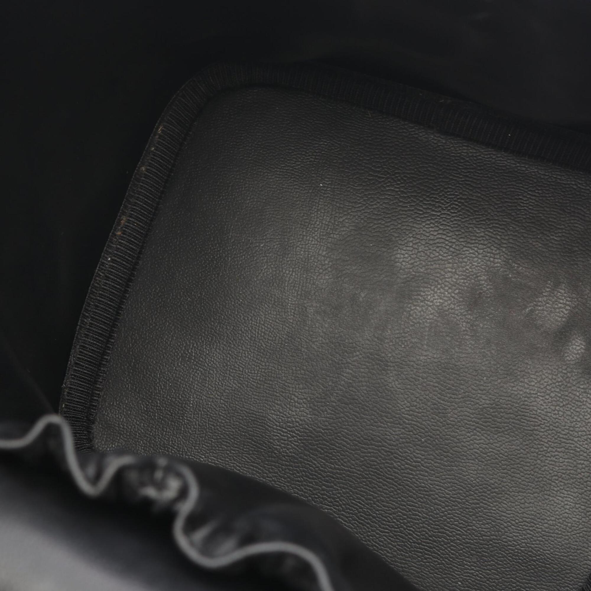 Chanel Black Grained Calfskin Handbag (Pre-Owned)