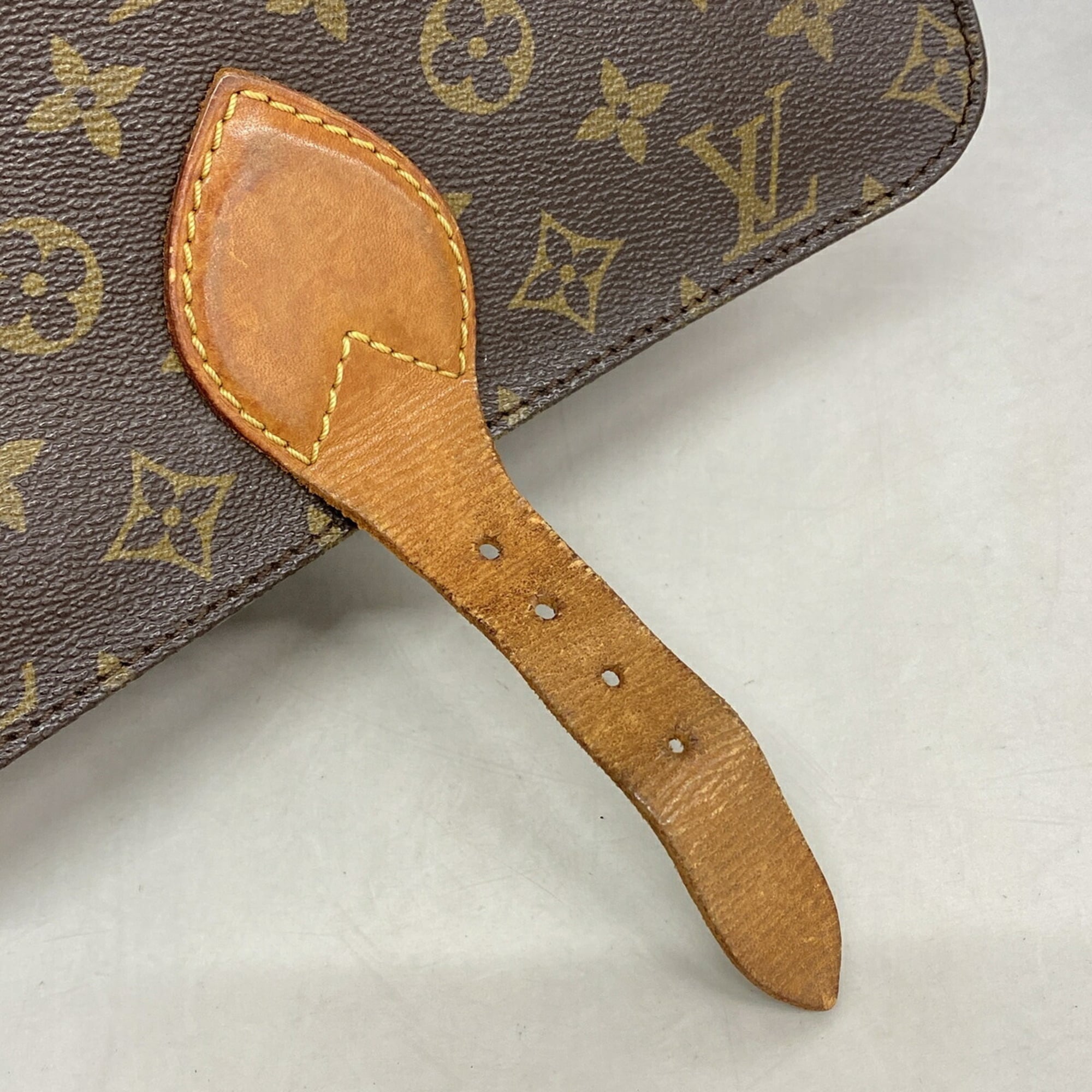 Louis Vuitton Brown Shoulder Bag (Pre-Owned)