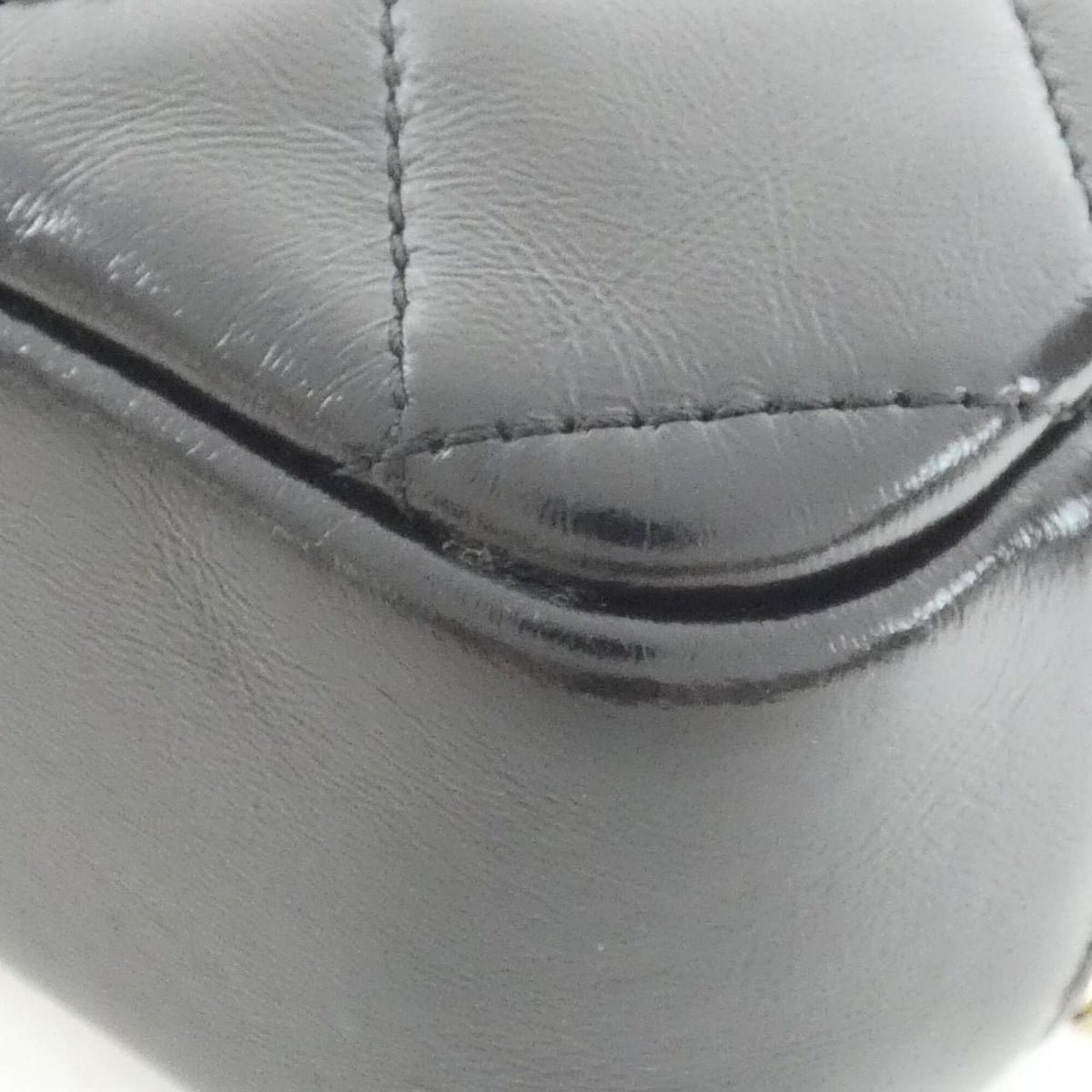 Chanel Black Leather Handbag (Pre-Owned)