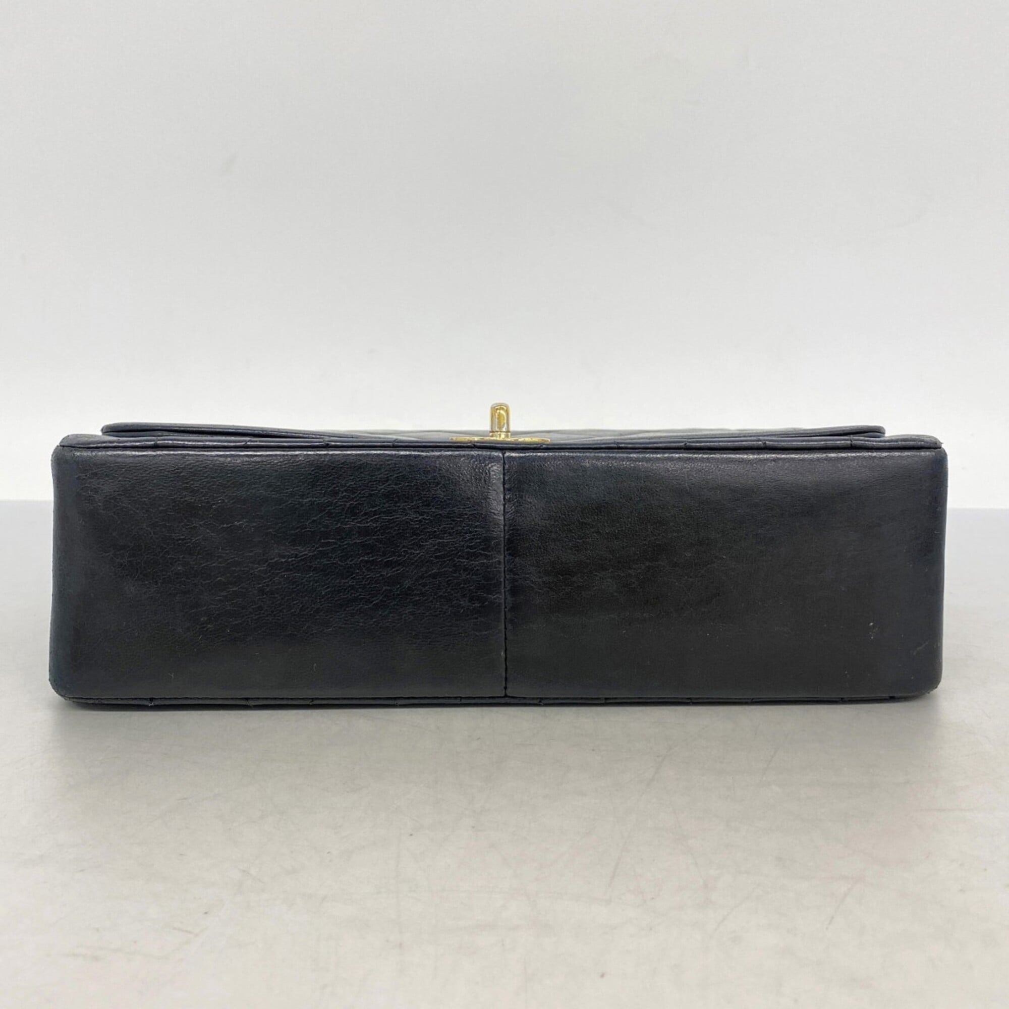 Chanel Black Leather Shoulder Bag (Pre-Owned)