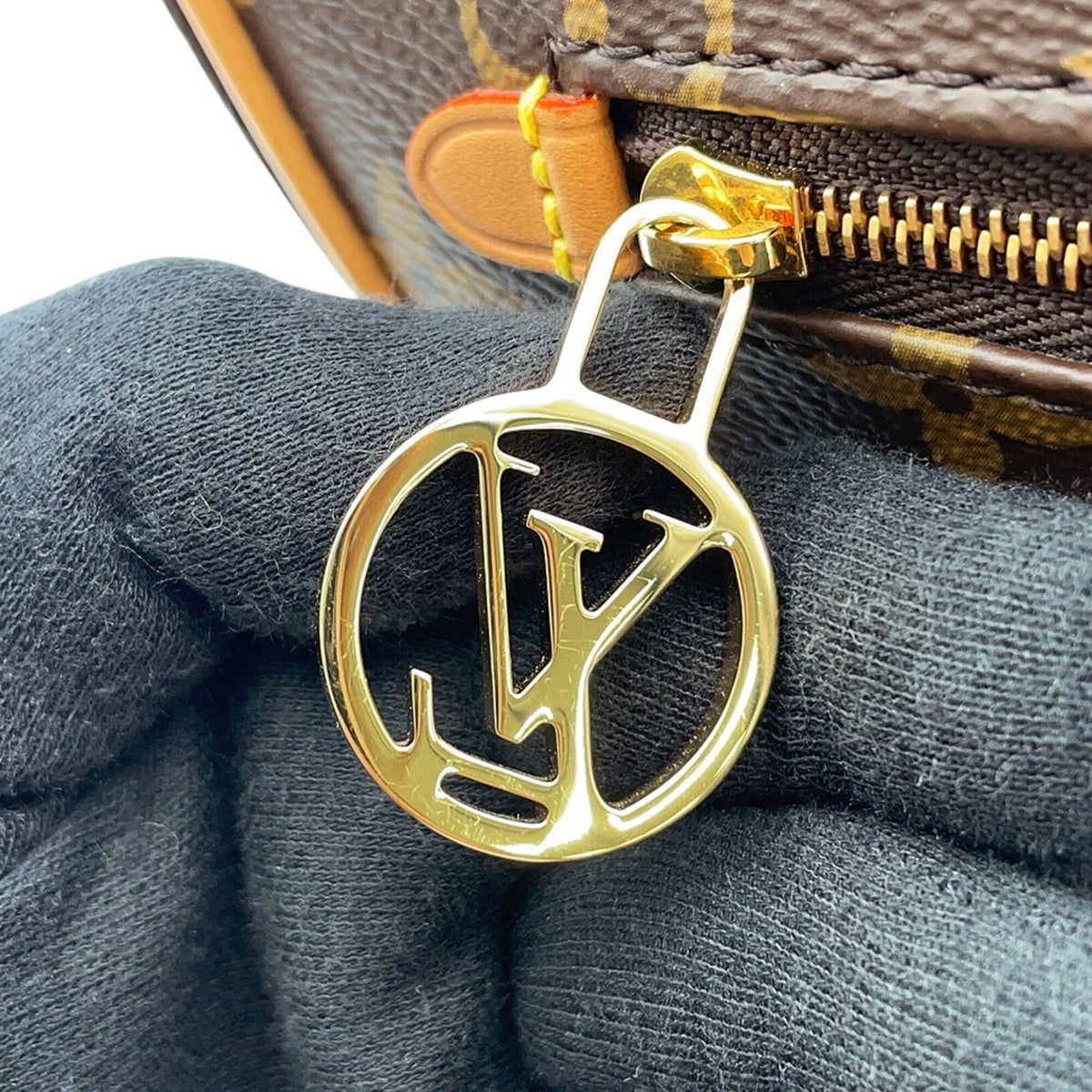 Louis Vuitton Monogram Beige Monogram Shoulder Bag (Pre-Owned)