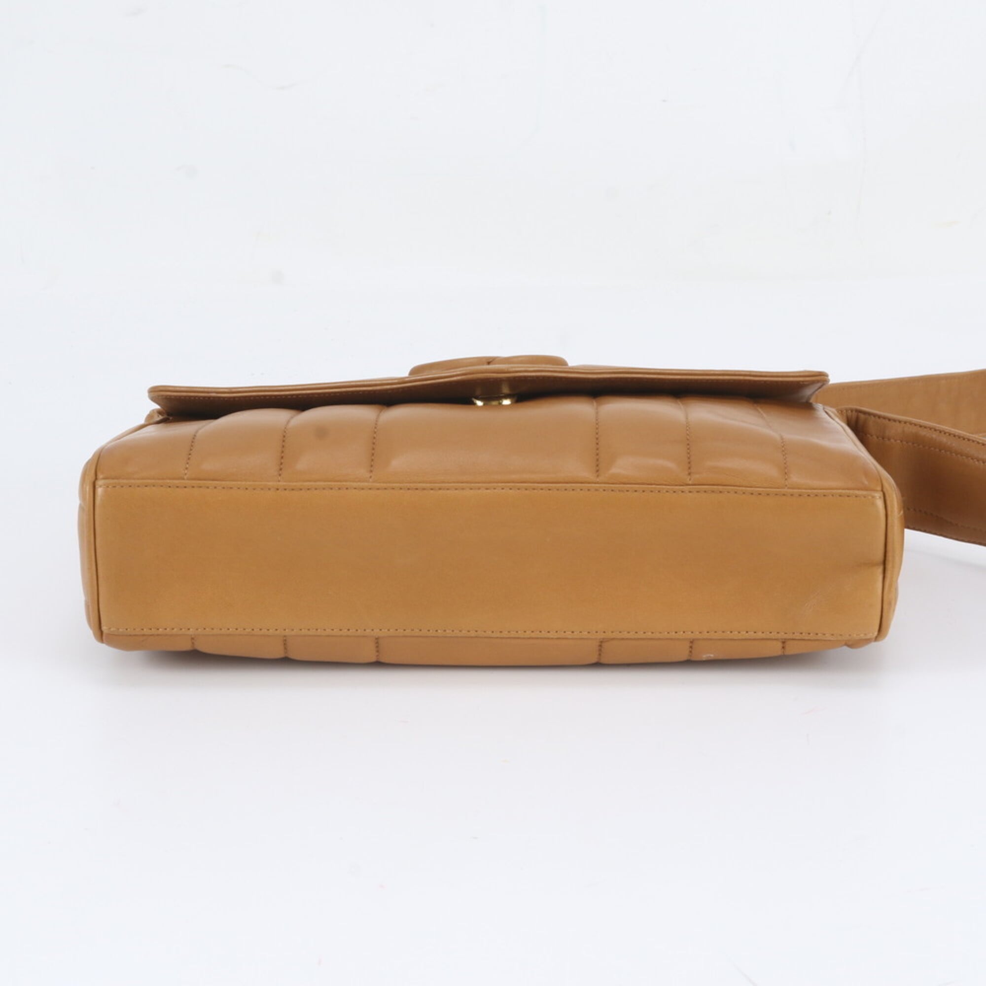 Chanel Brown Leather Shoulder Bag (Pre-Owned)