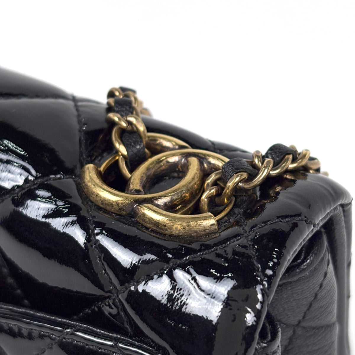 Chanel Matelasse Black Patent Leather Leather Shoulder Bag (Pre-Owned)