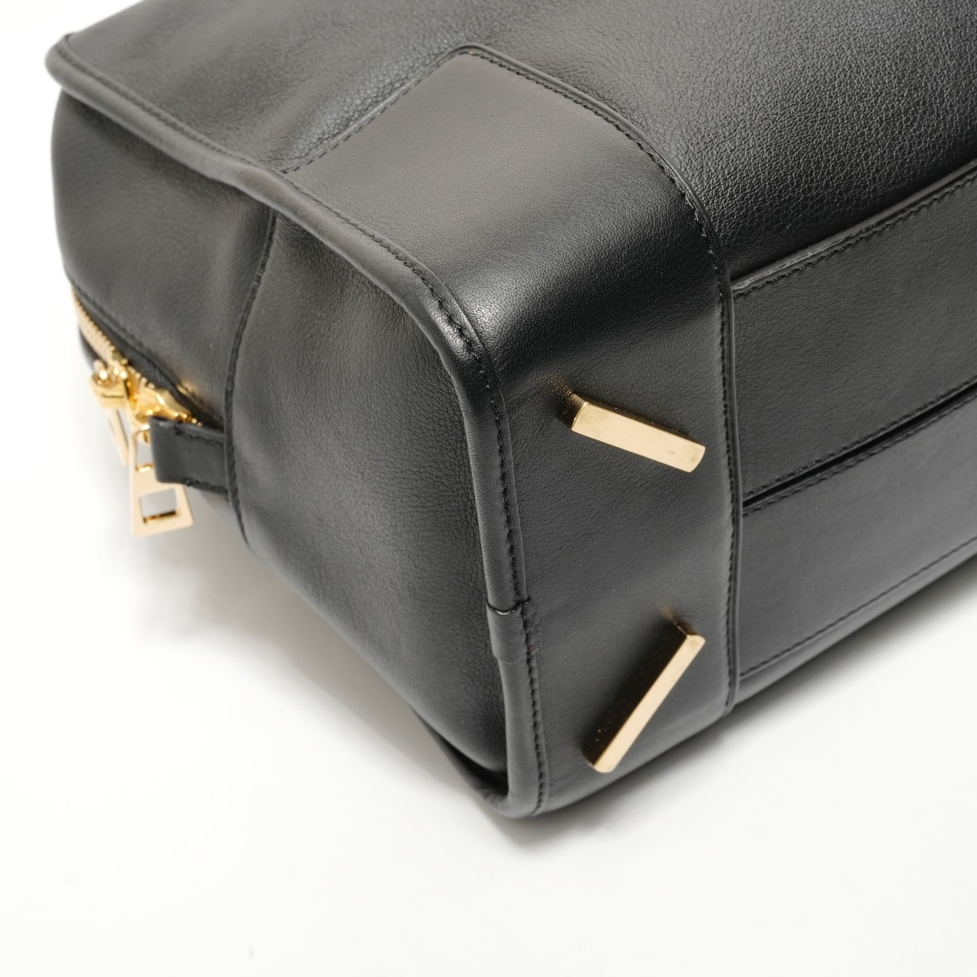Loewe Black Handbag (Pre-Owned)