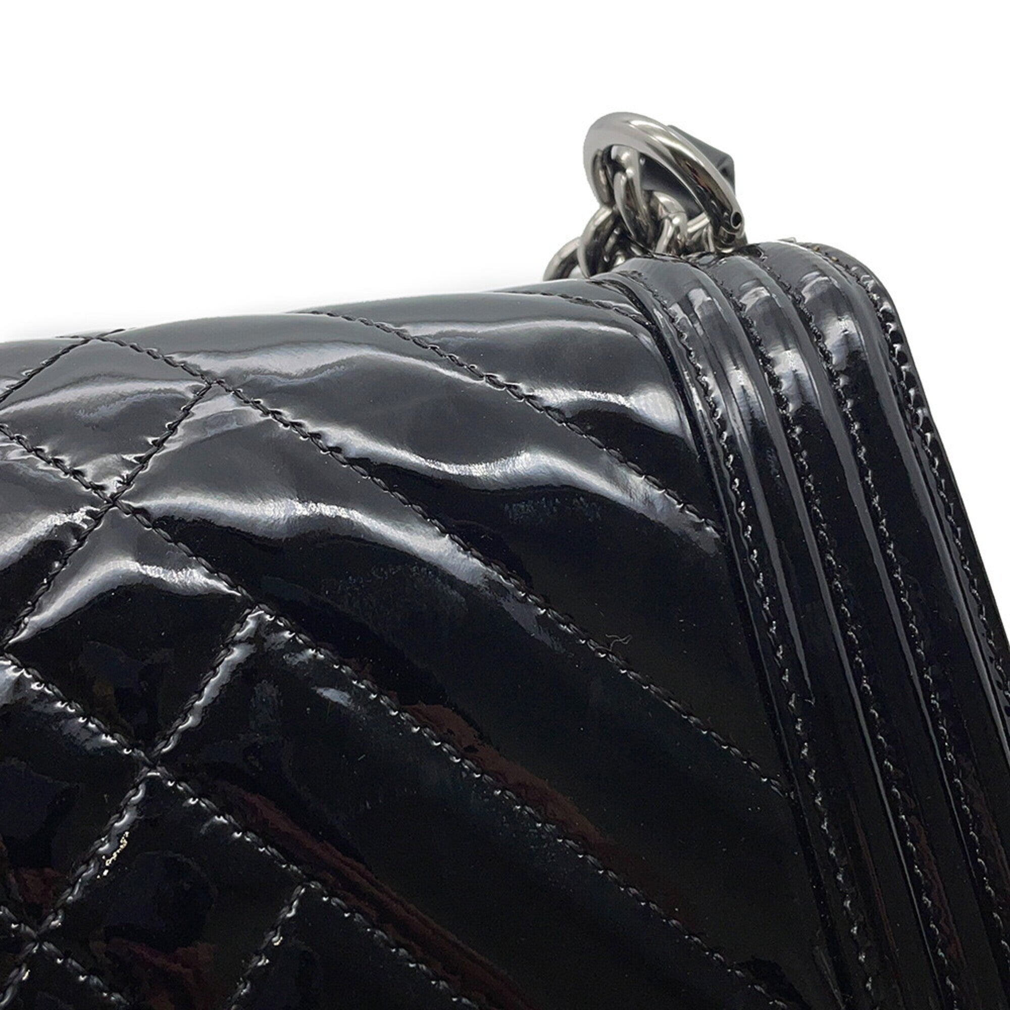 Chanel Black Patent Leather Shoulder Bag (Pre-Owned)
