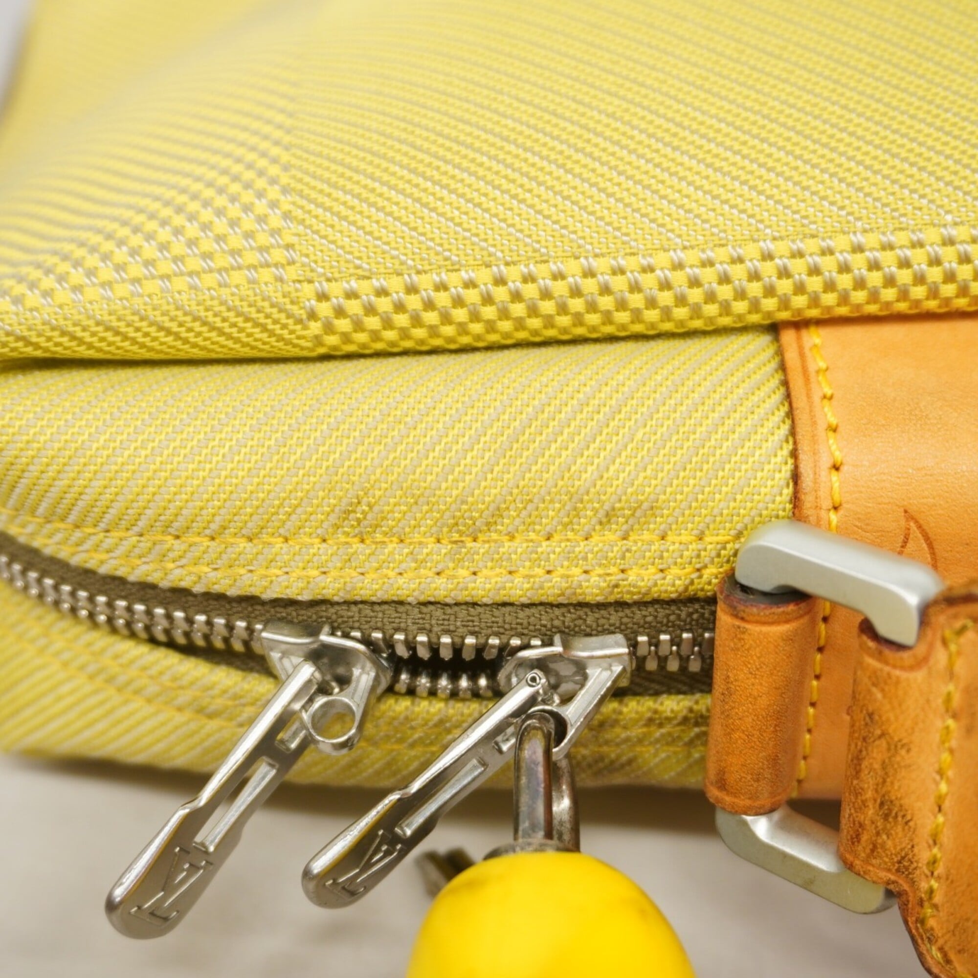 Louis Vuitton Yellow Shoulder Bag (Pre-Owned)