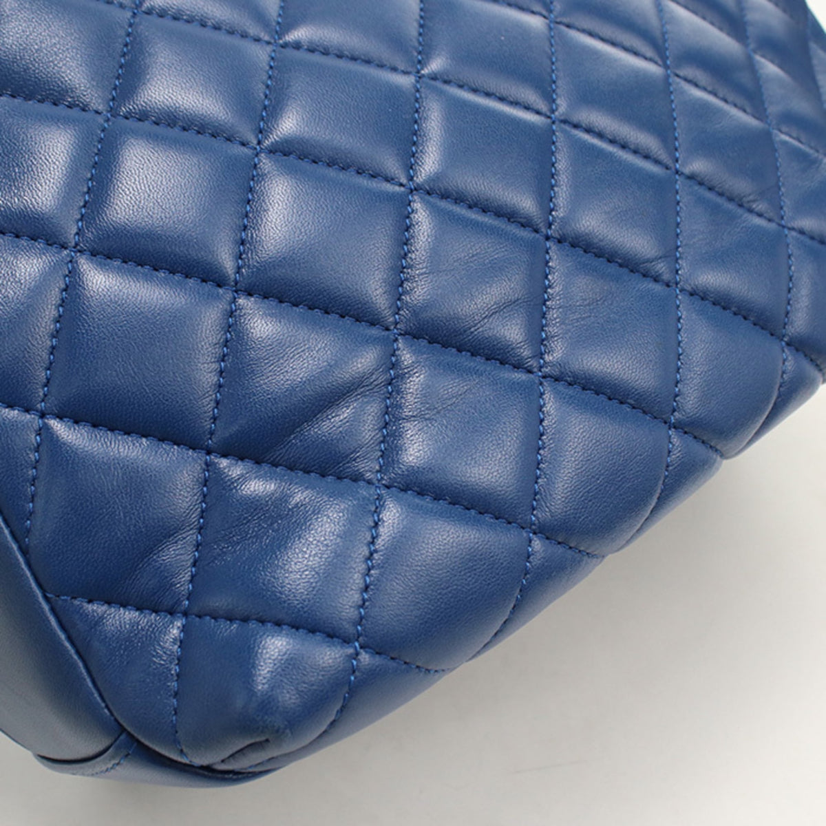 Chanel Blue Leather Handbag (Pre-Owned)