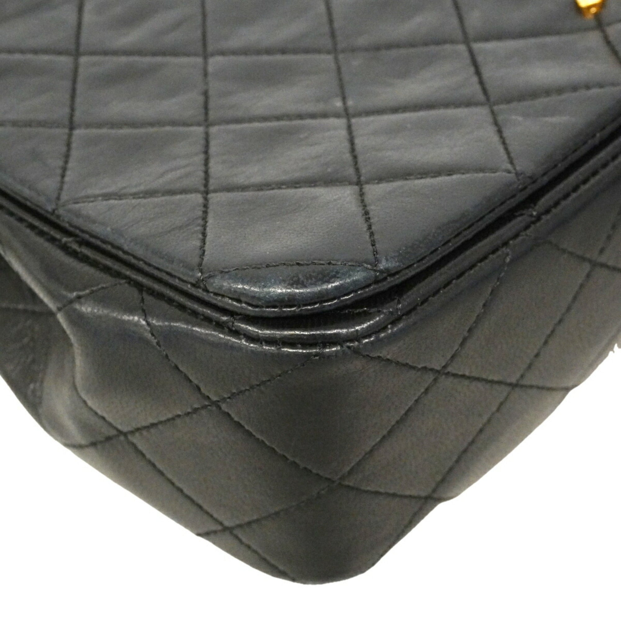 Chanel Black Leather Shoulder Bag (Pre-Owned)