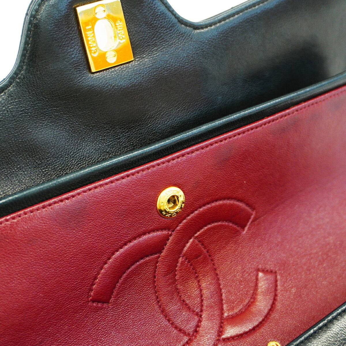 Chanel Black Leather Shoulder Bag (Pre-Owned)