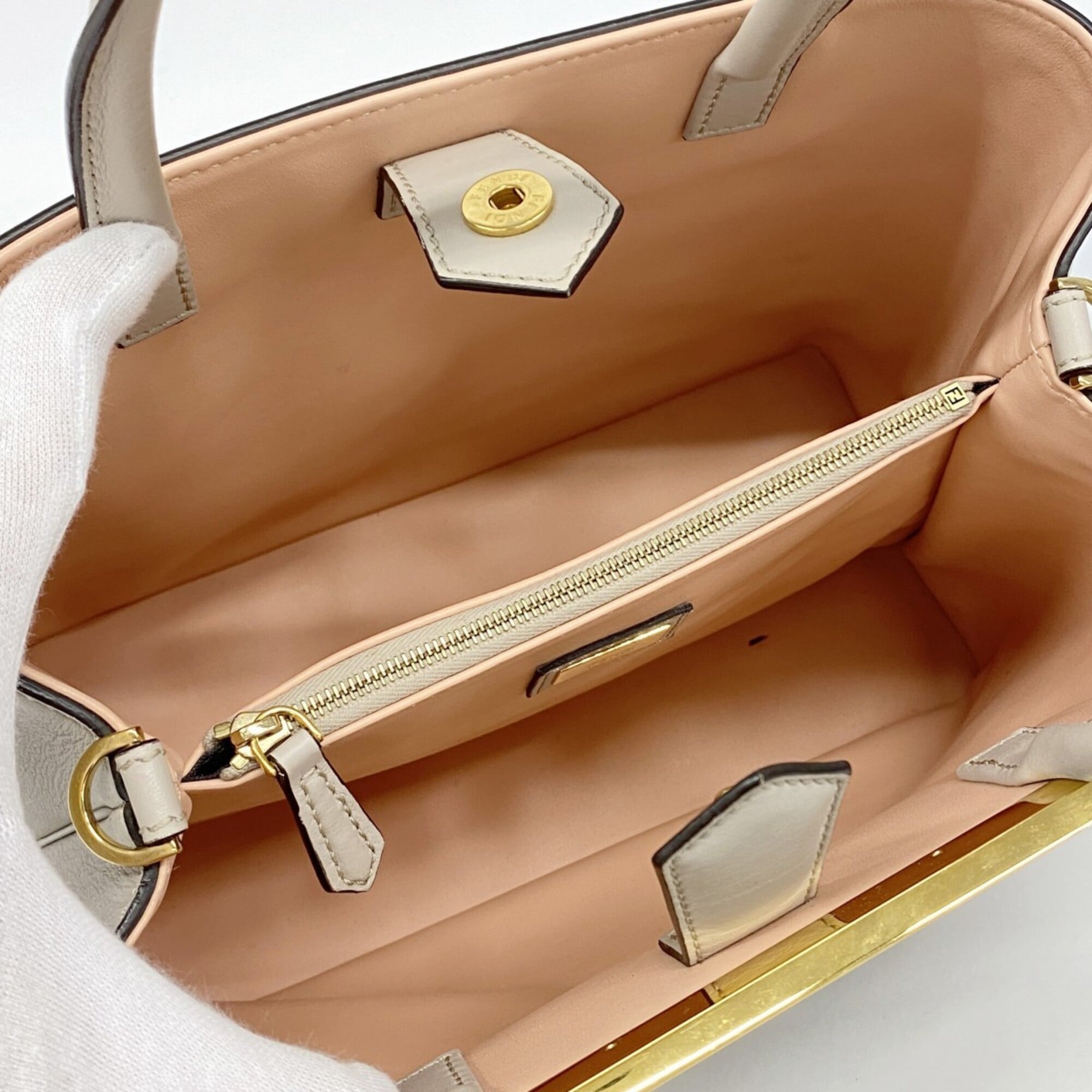 Fendi Beige Leather Handbag (Pre-Owned)