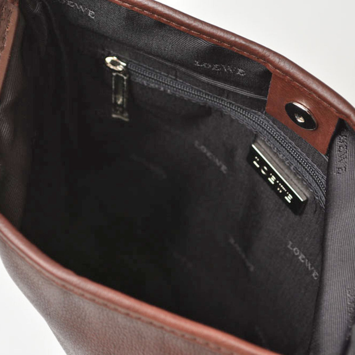 Loewe Brown Leather Shoulder Bag (Pre-Owned)