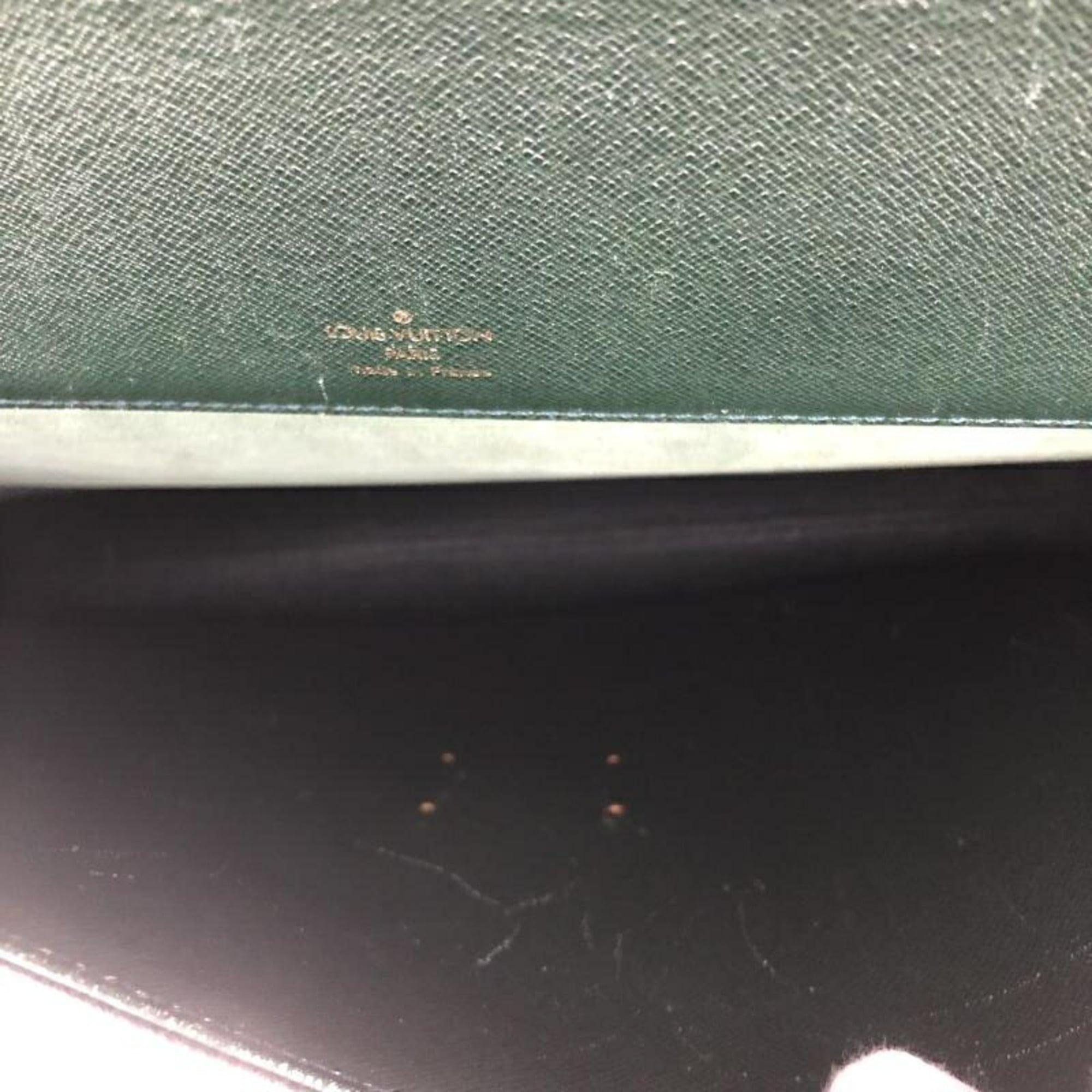Louis Vuitton Taiga Green Briefcase (Pre-Owned)