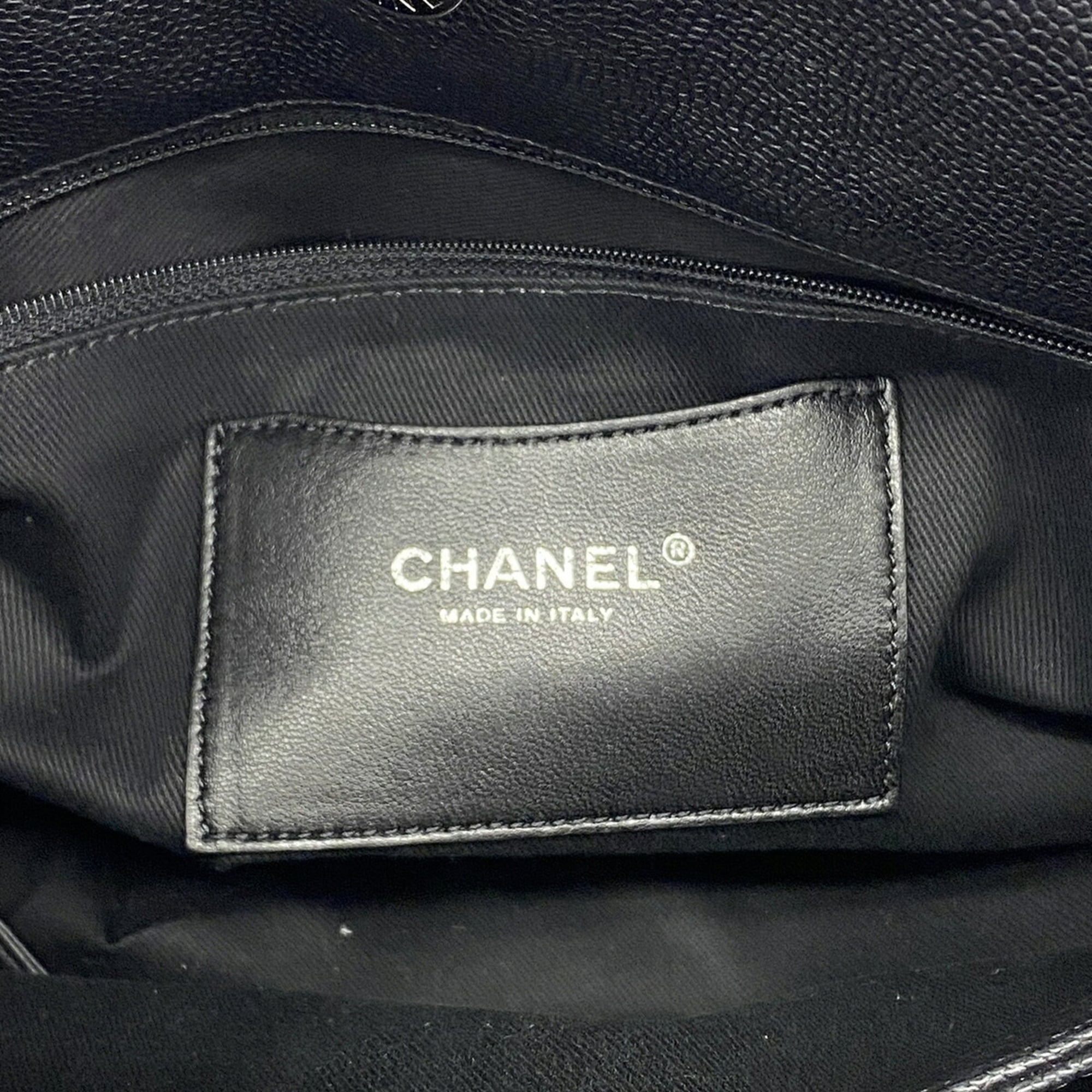 Chanel Black Grained Calfskin Shoulder Bag (Pre-Owned)