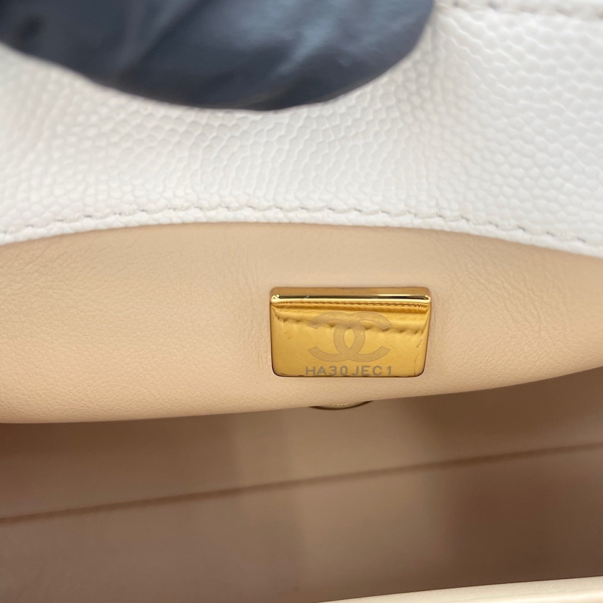Chanel White Handbag (Pre-Owned)