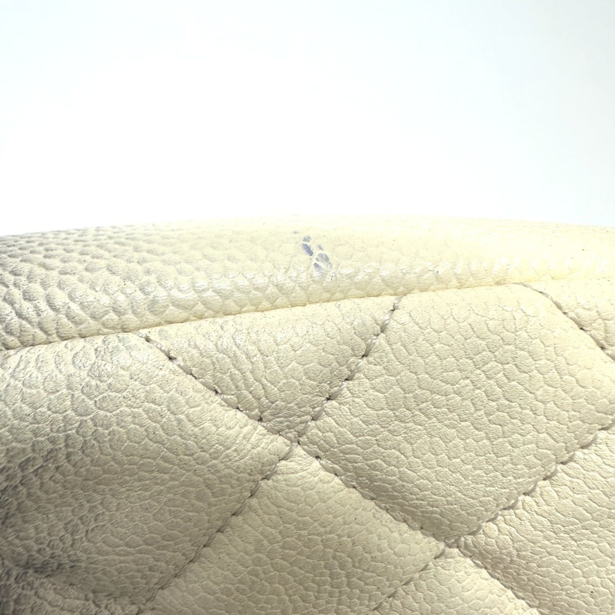 Chanel White Grained Calfskin Shoulder Bag (Pre-Owned)