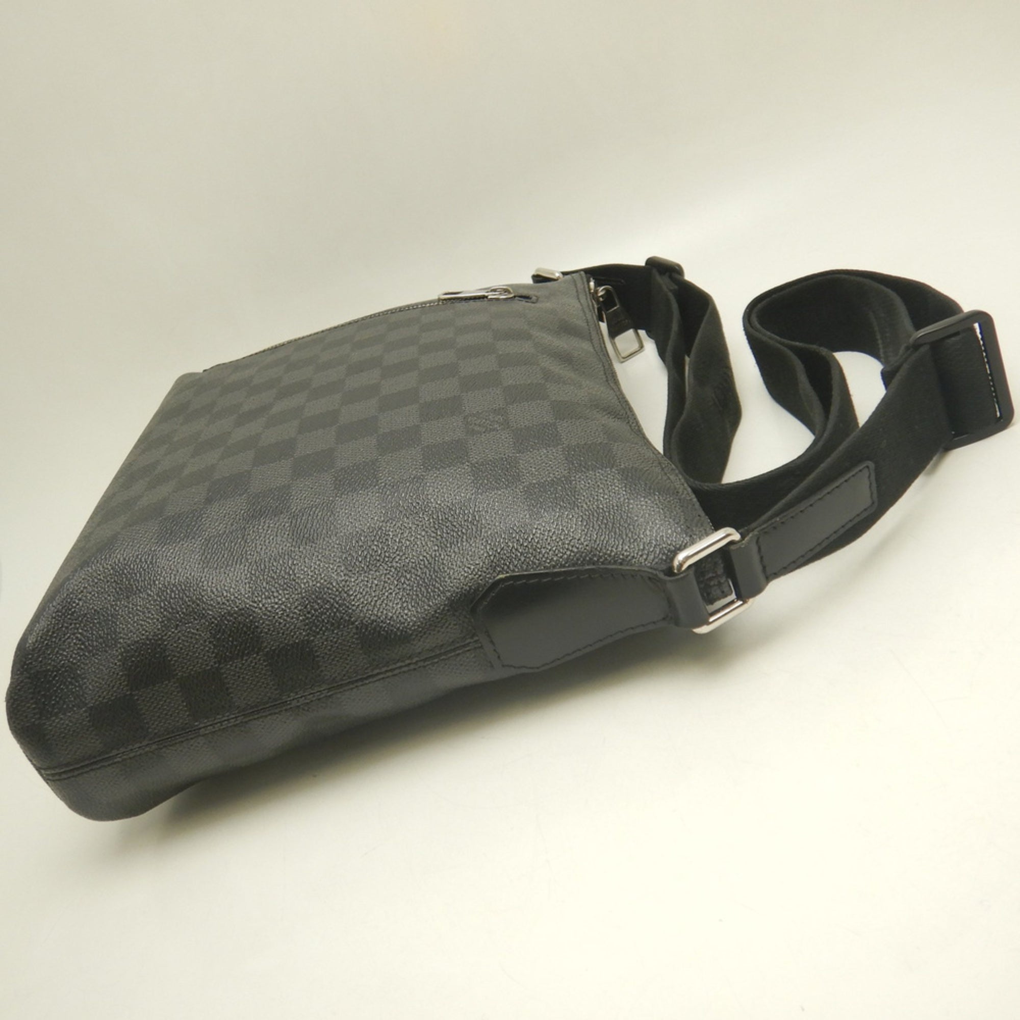 Louis Vuitton Noir Damier Canvas Shoulder Bag (Pre-Owned)